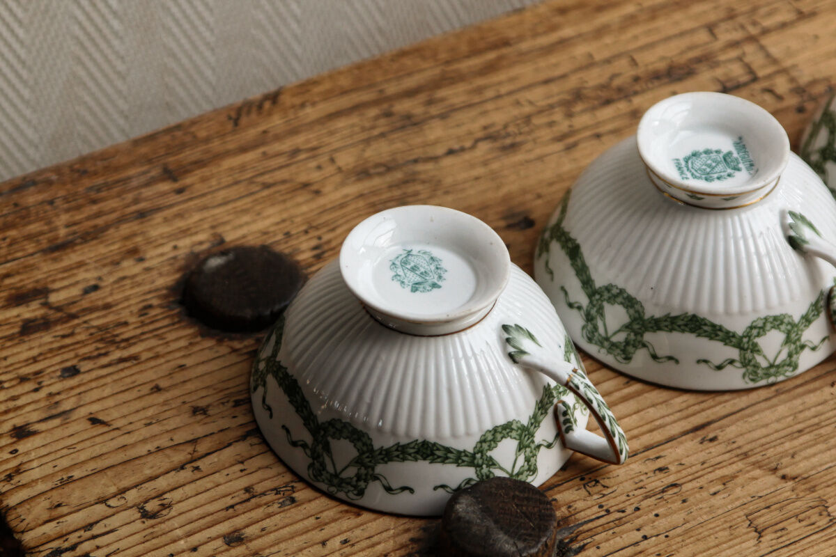 Set of cups and saucers, Sarreguemines porcelain, decoration "laurels"