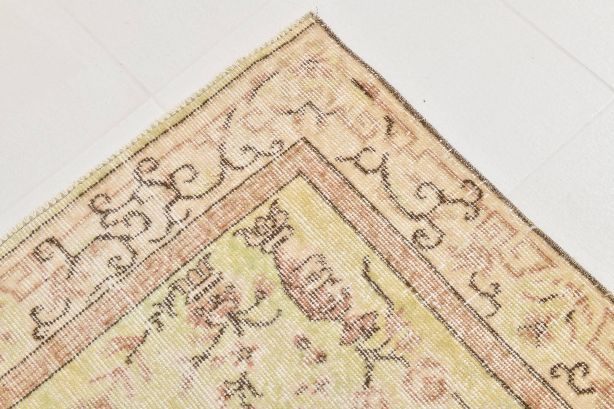 3x6 Pale Yellow & Brown Classic Turkish Rug, 110x197Cm
