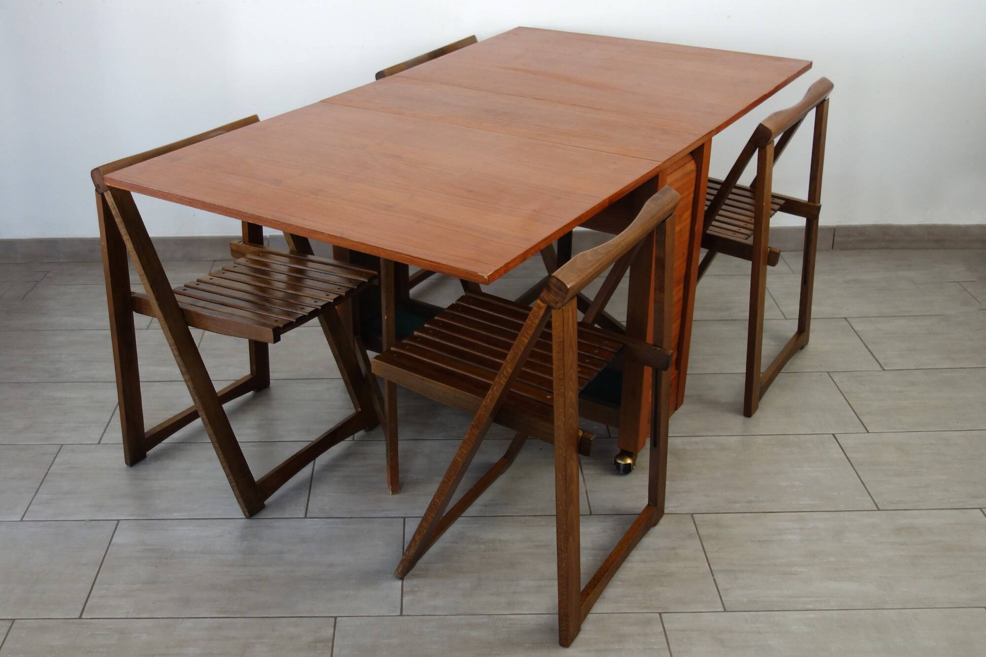 Drop-leaf table and 4 folding chairs, 1960