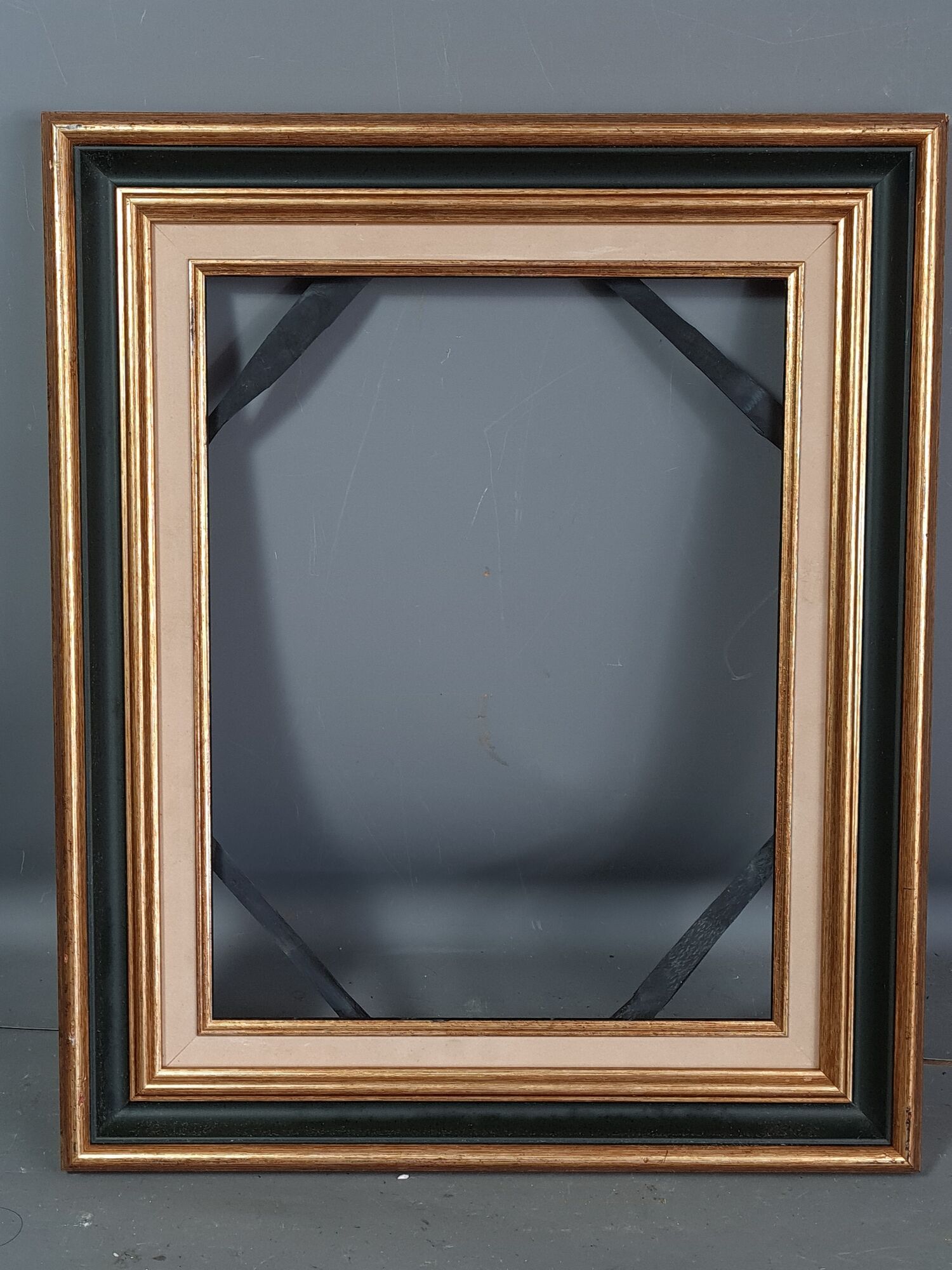 Gilded wood frame gold leaf / lacquered 40x32 cm, foliage 35x22 cm SB