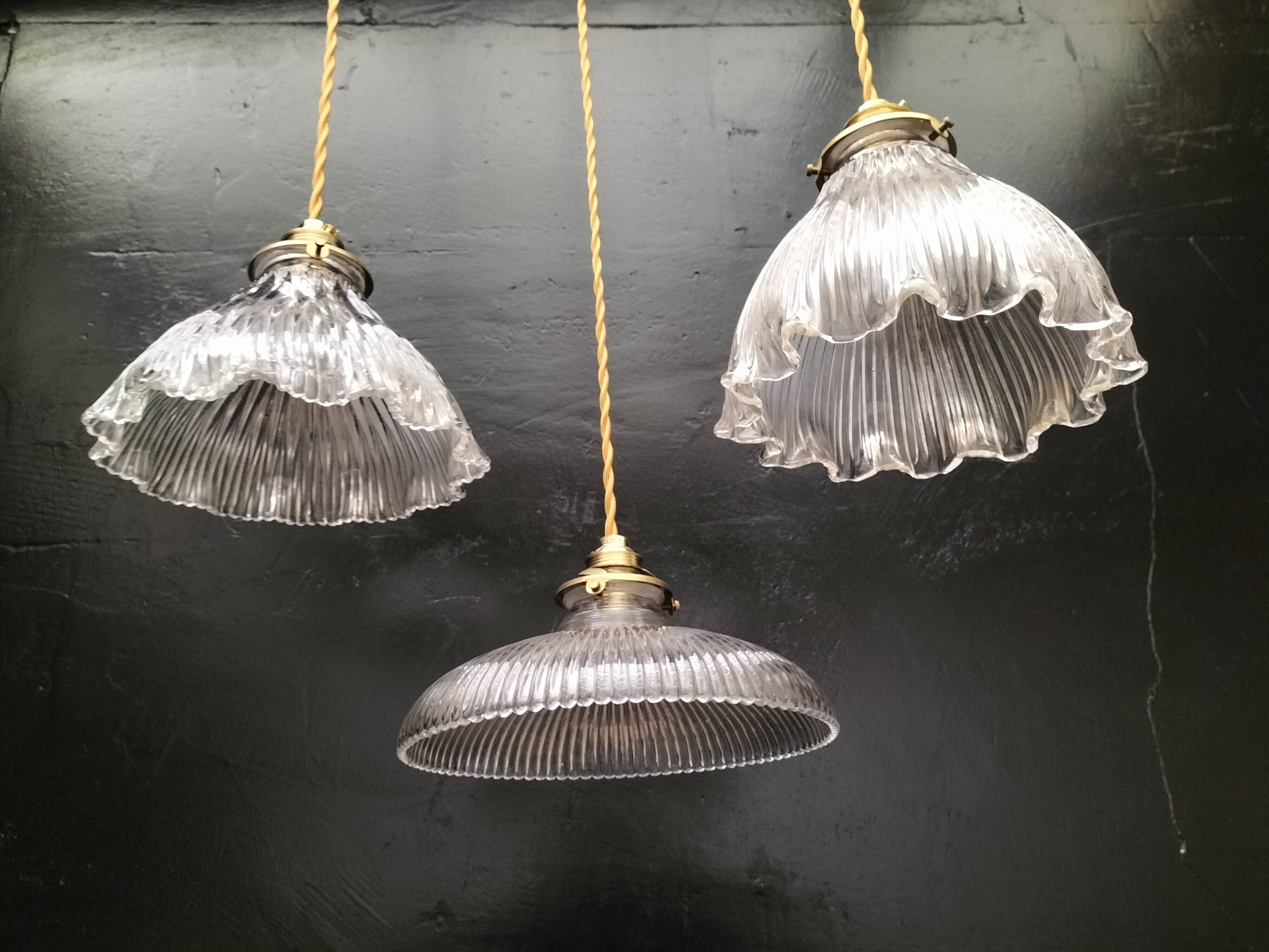 3 holophane suspensions