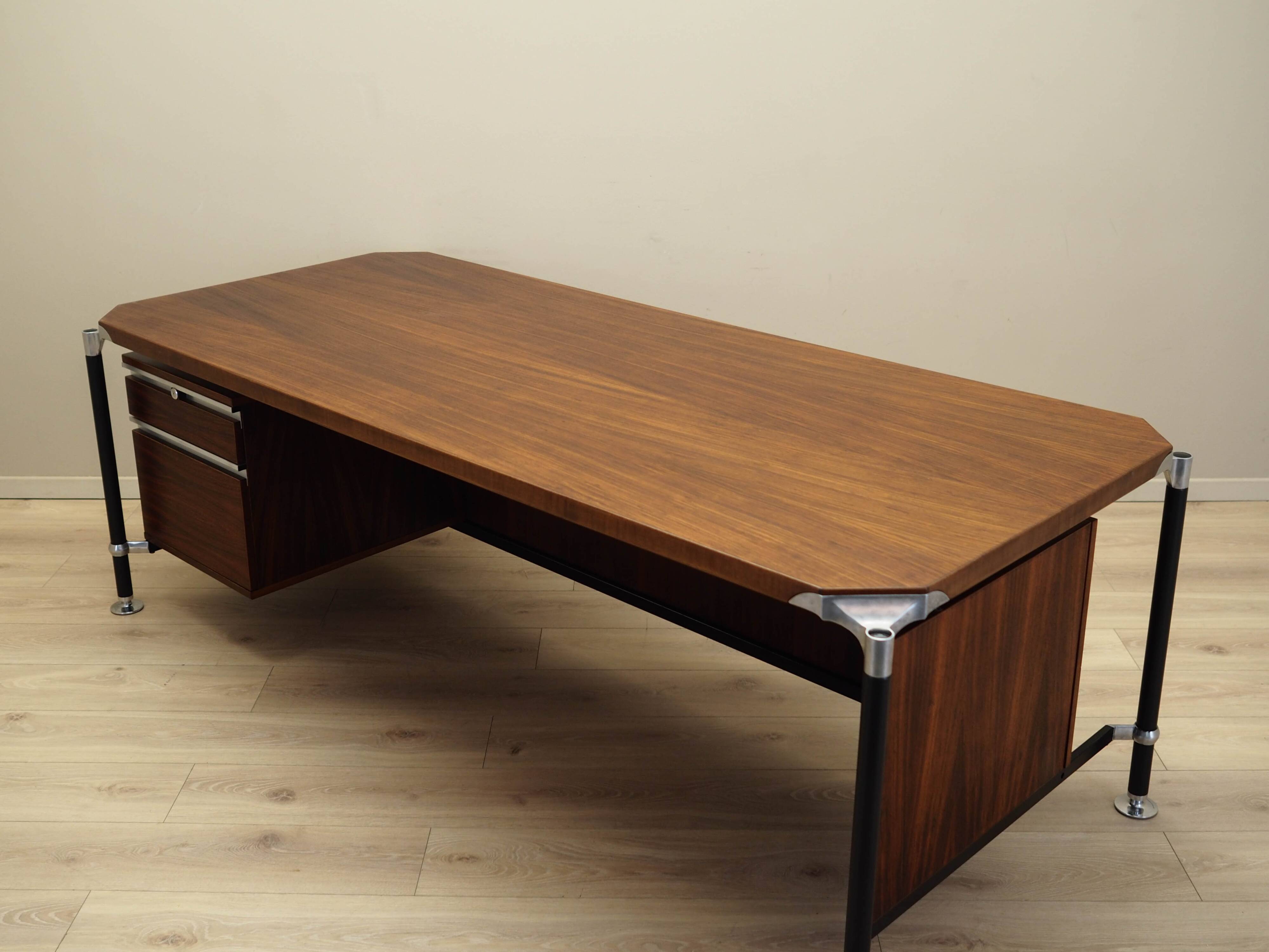 Bureau en palissandre, design italien, années 1970, designers : Ico et Luisa Parisi, manufacture