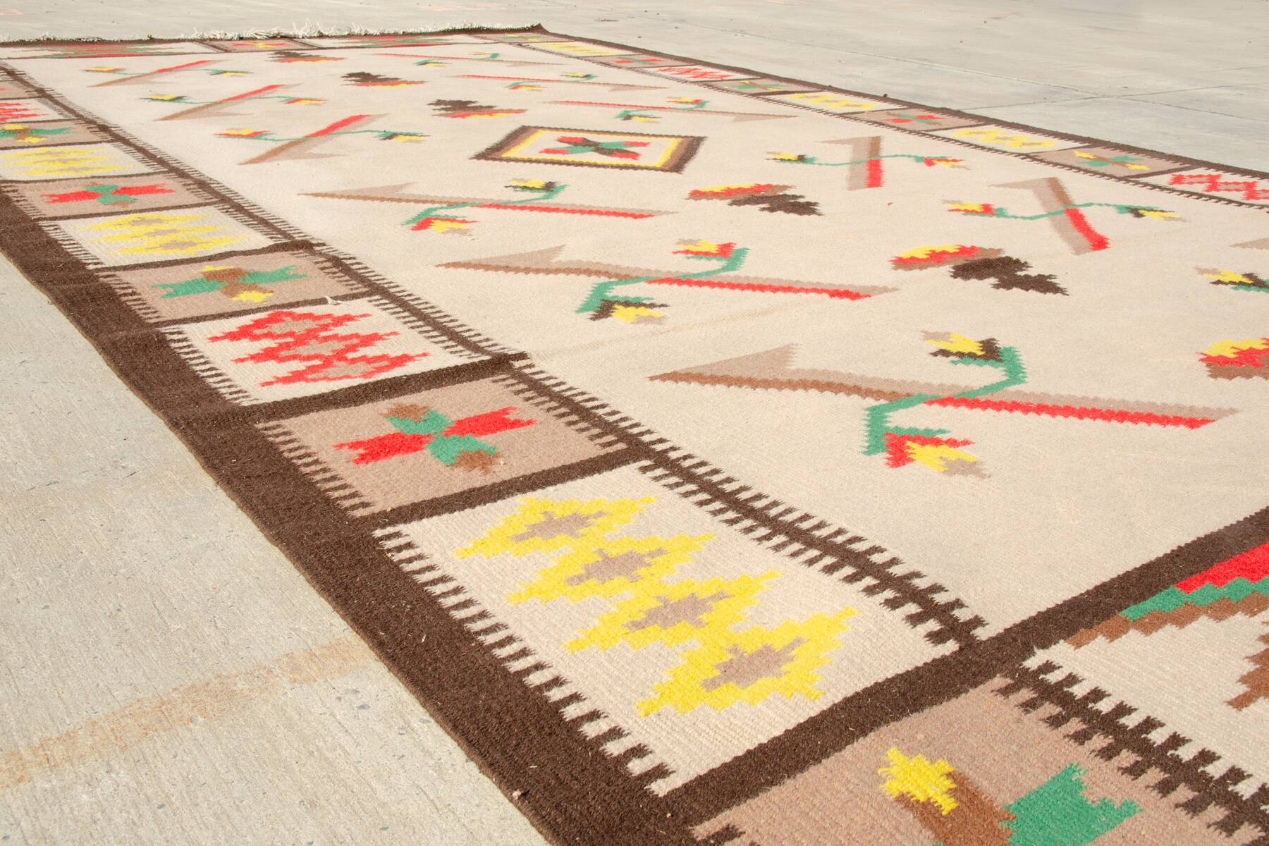 Immense tapis moderne vintage Kilim, 1970