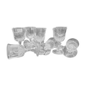 9 chiseled glass foot glasses