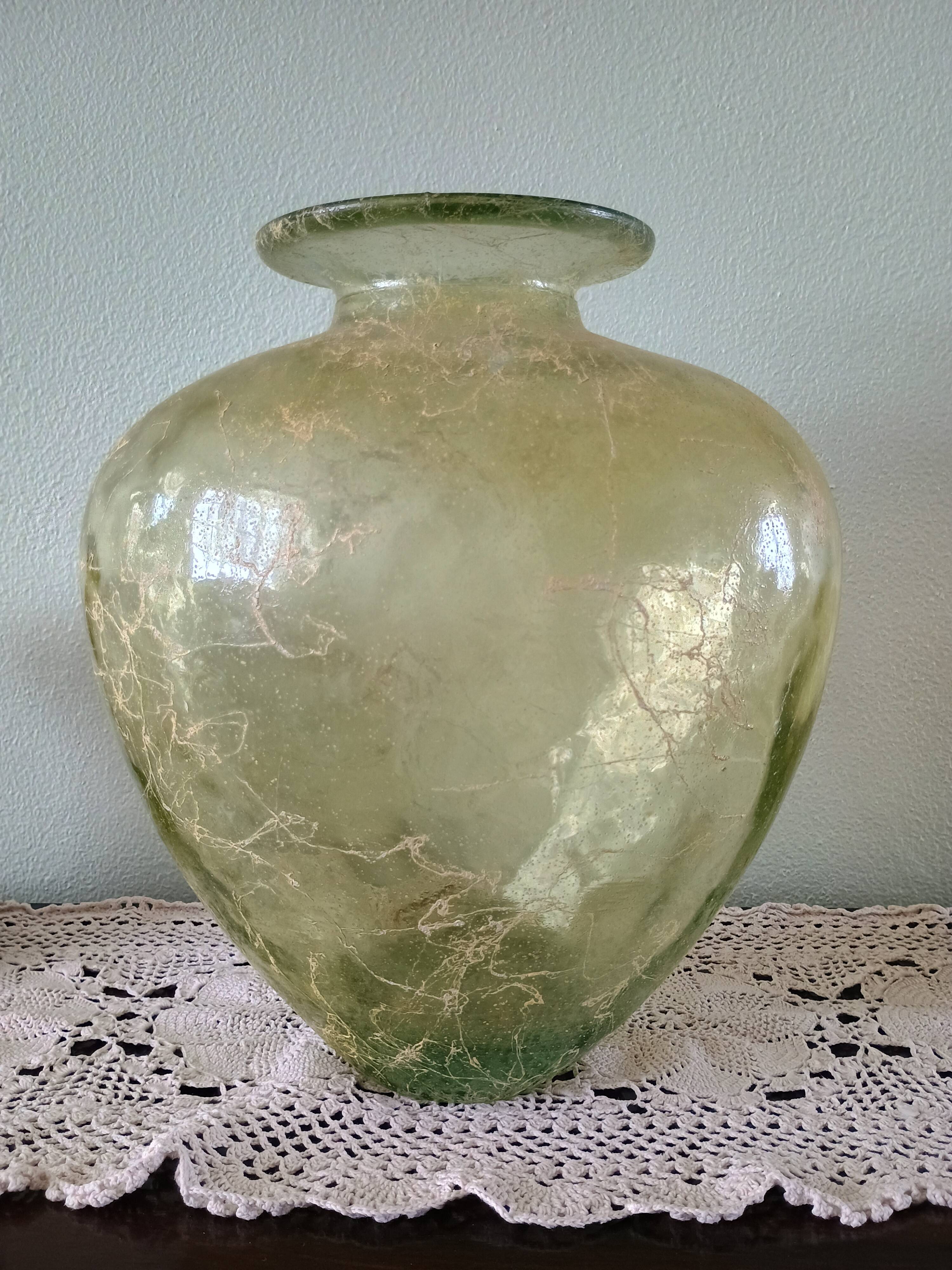 Large heart-shaped vase - glass & resin ribbed applications