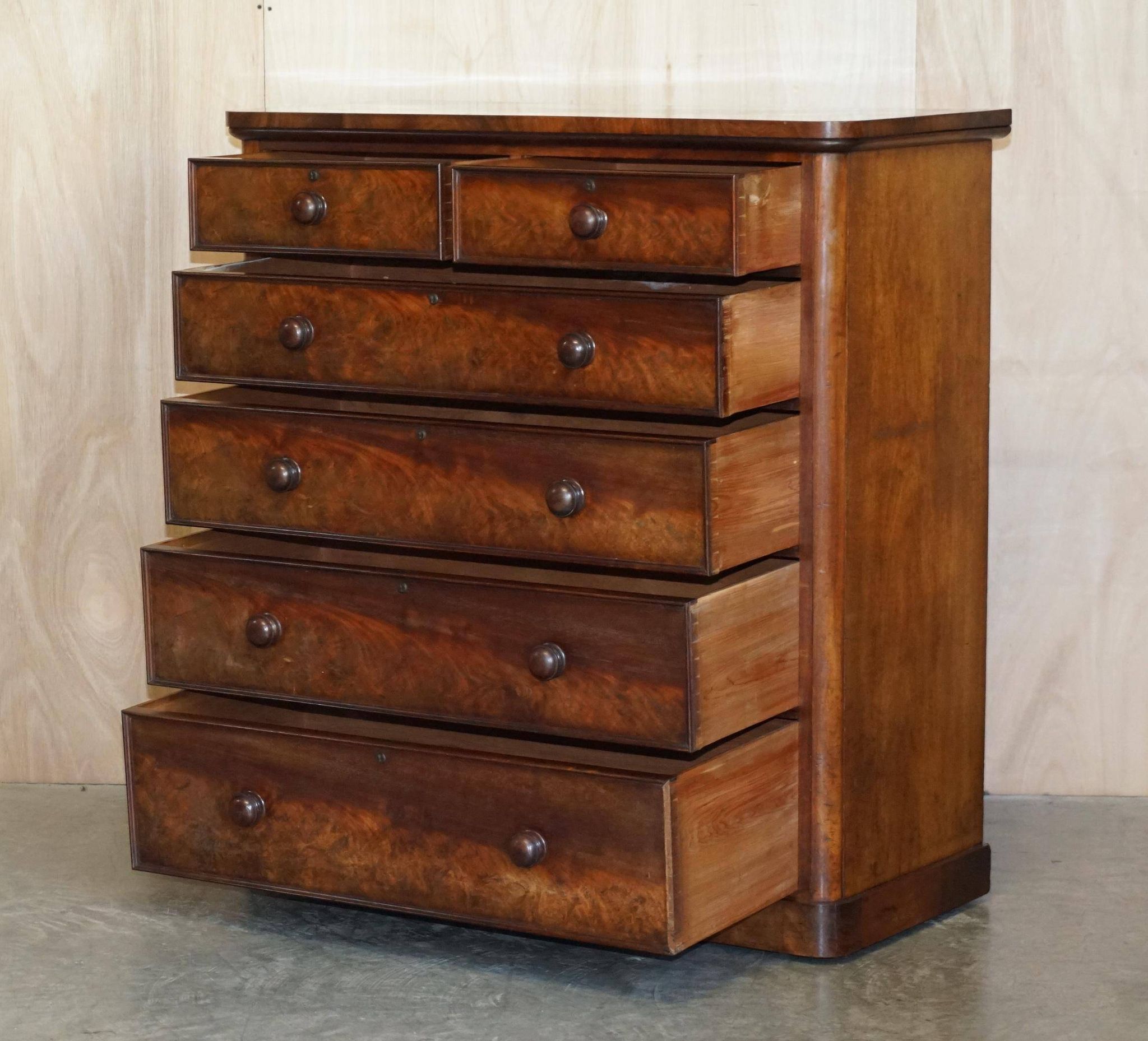 Victorian commode in flame wood with four drawers