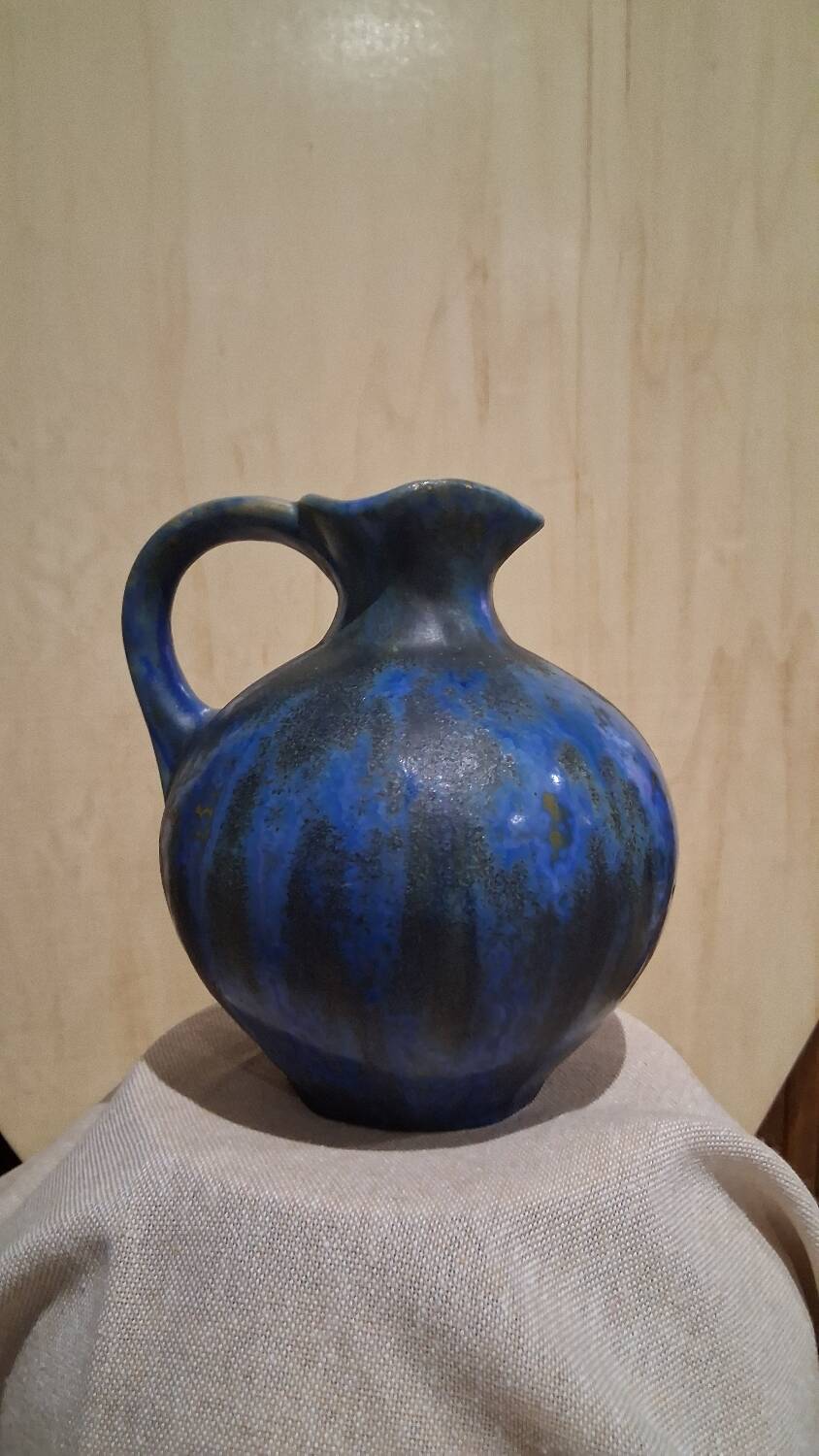 Magnificent pitcher Pierrefonds