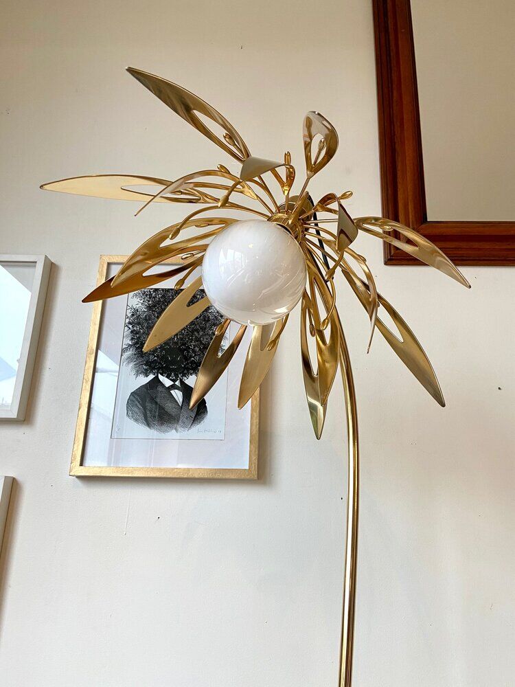 Gold metal flower lamppost