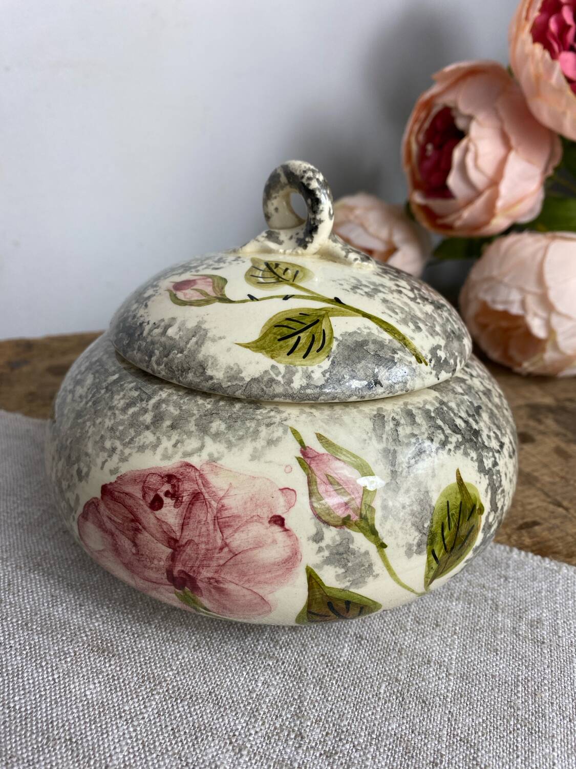 Glazed ceramic candy box