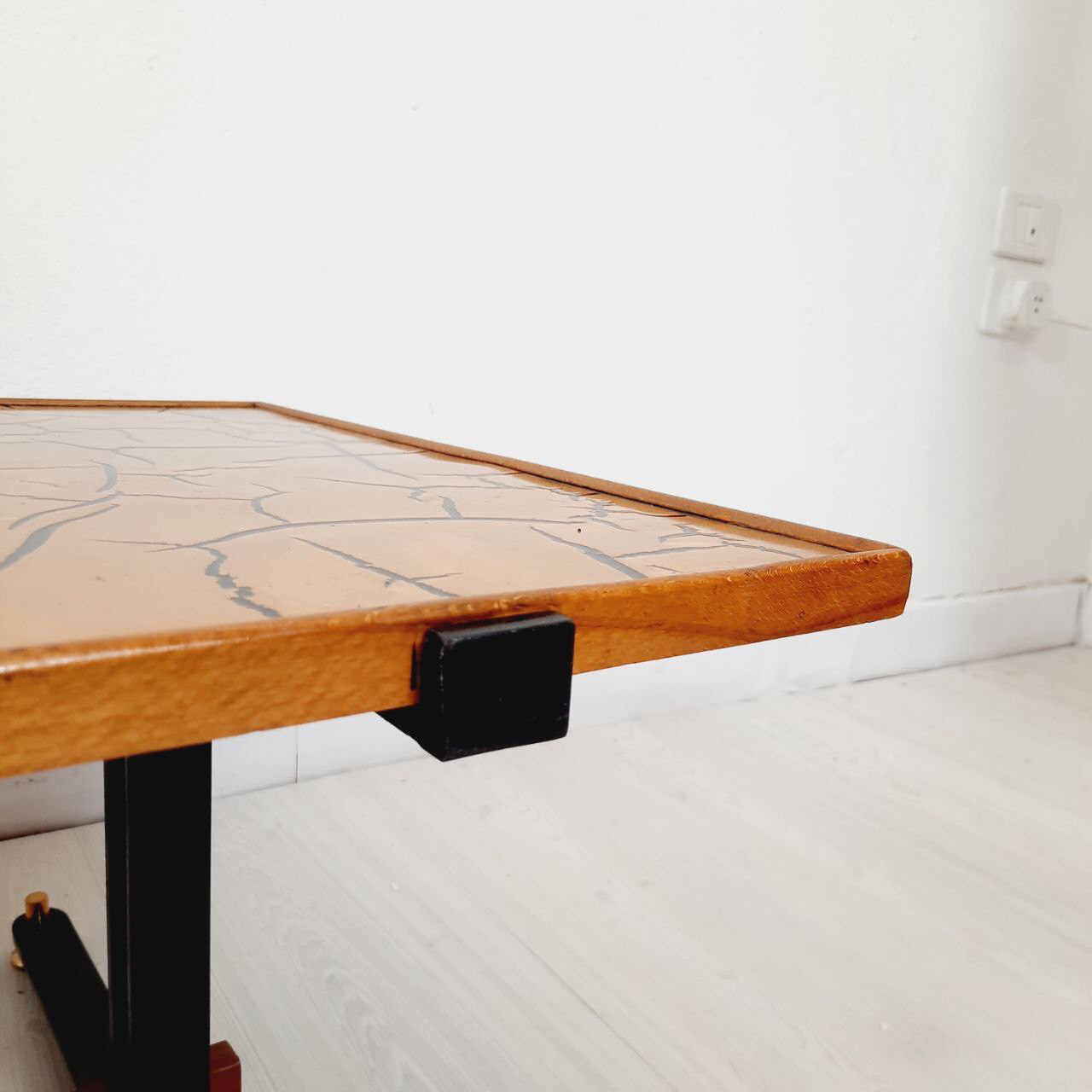 Coffee table 60s top enamelled color red and gold, metal and brass base.