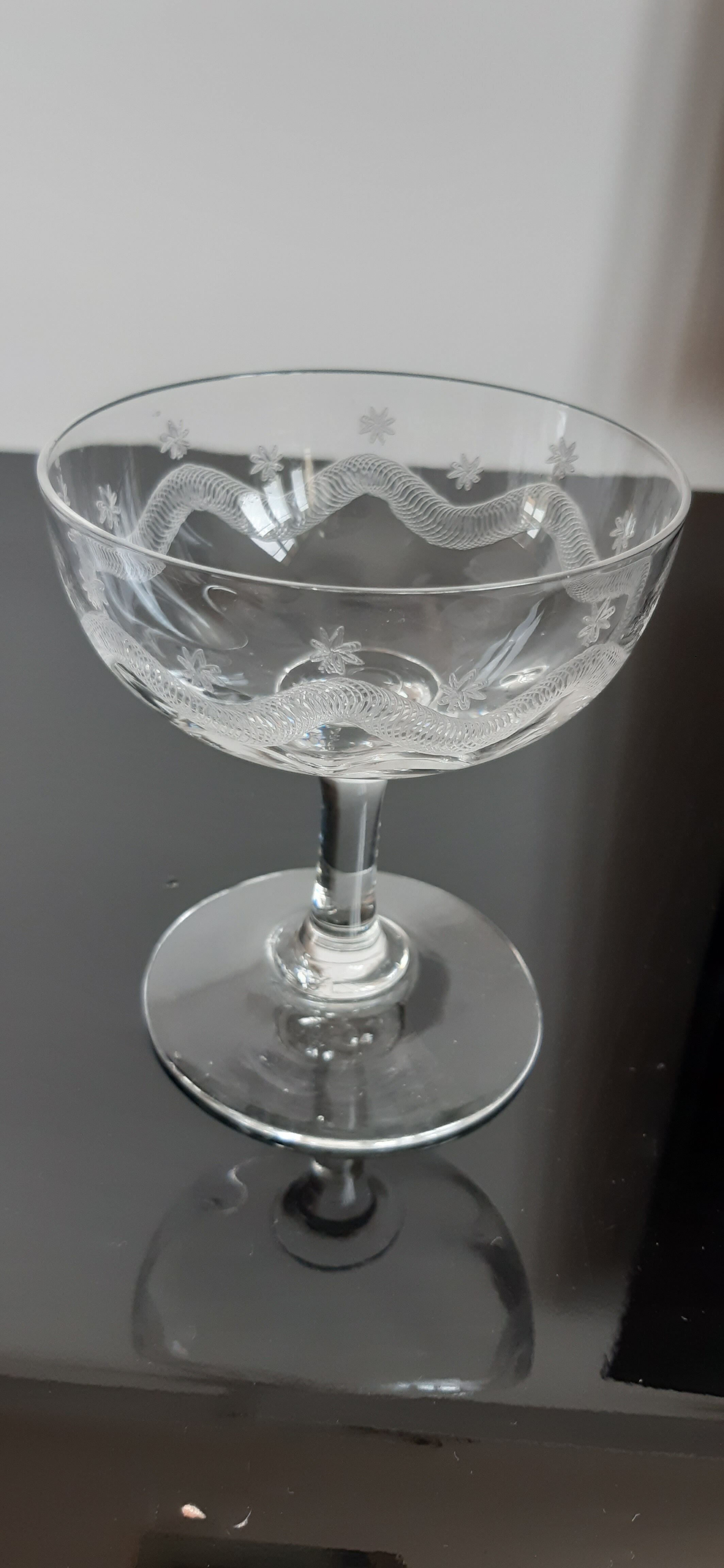Set of 9 champagne glasses in crystal engraved XIXth