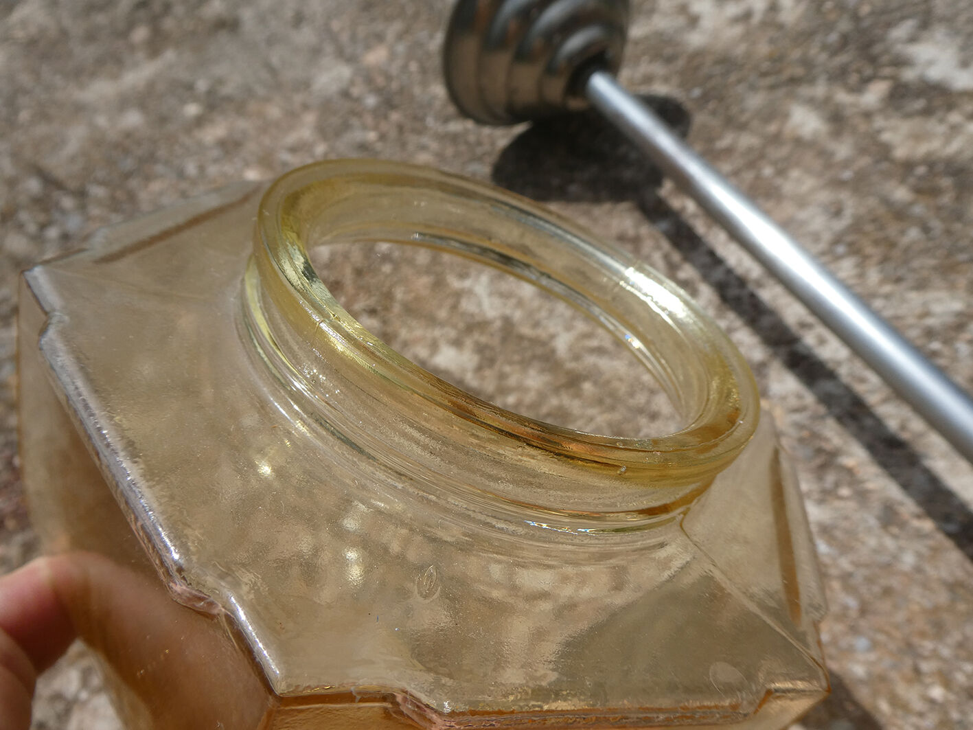 Suspension art deco globe in yellow glass