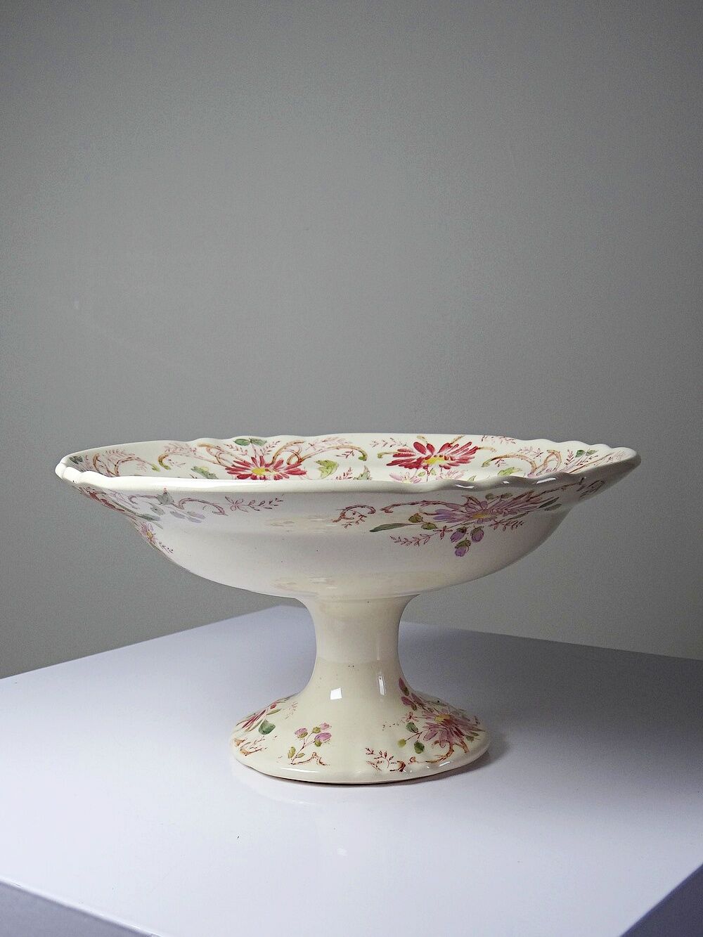 Compotier ancien Longchamp Terre de Fer modèle Pâquerettes polychrome