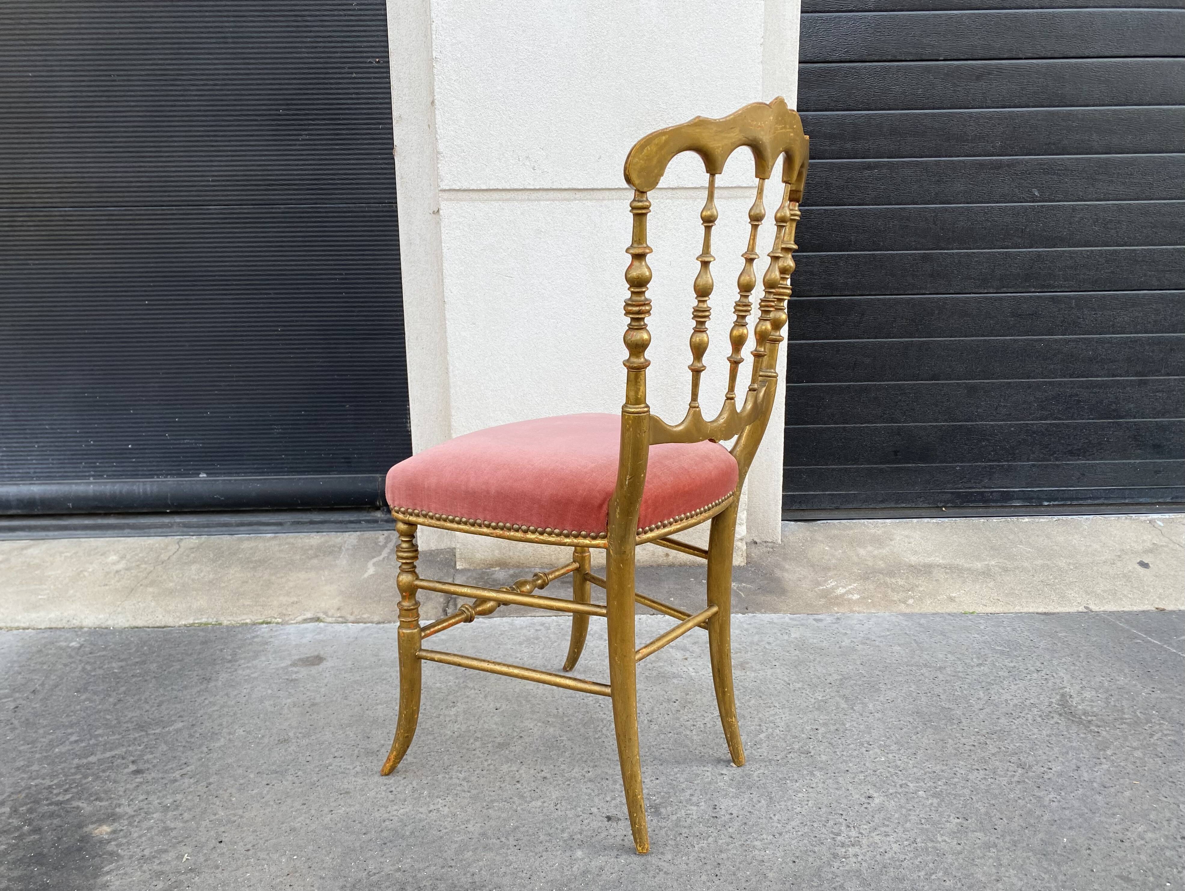 chaise Napoléon III en bois doré et velours rose, chaise ancienne Chiavari en bois