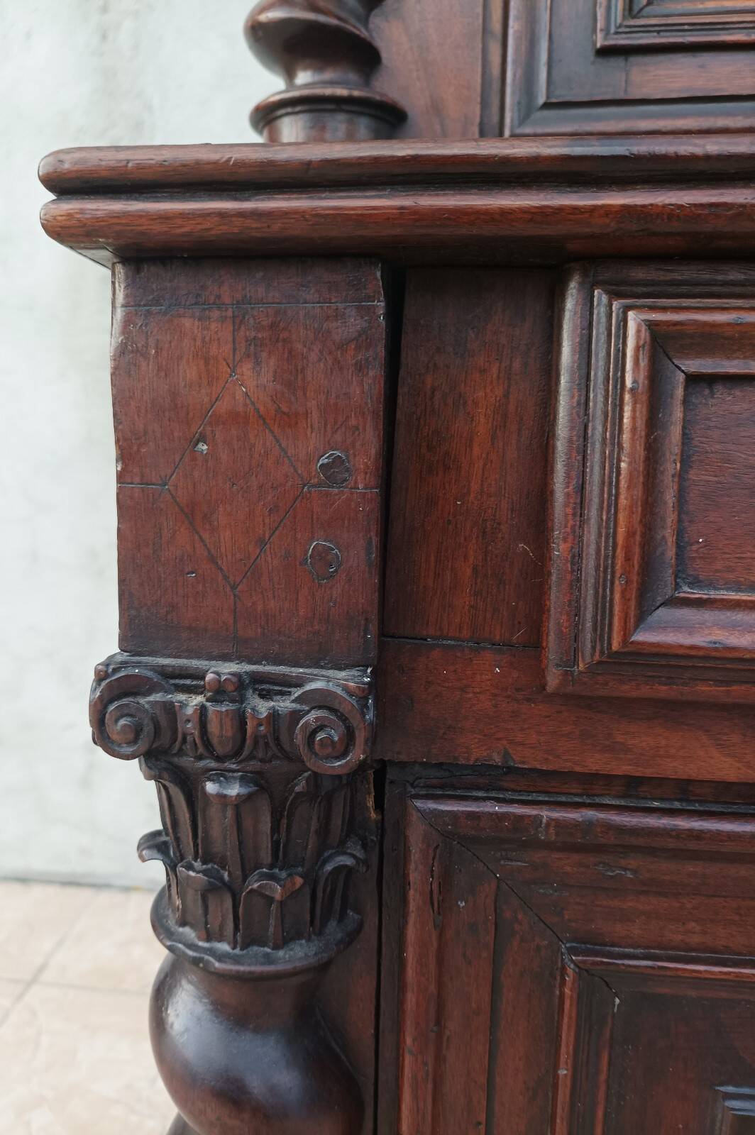 Buffet with 2 bodies Louis XIII in walnut, 19th century.