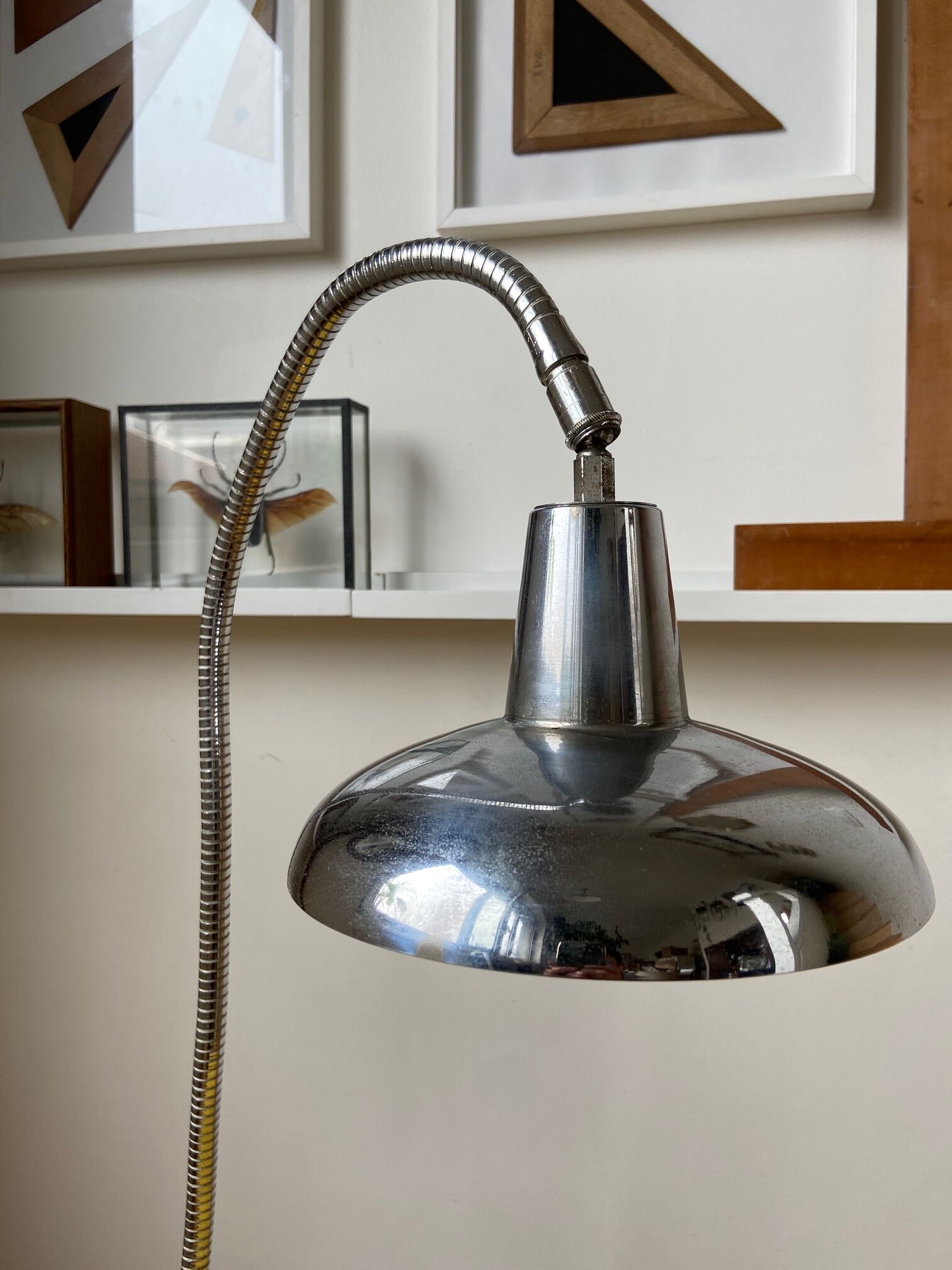 Metal bedside table, scoubidou and chrome lamp