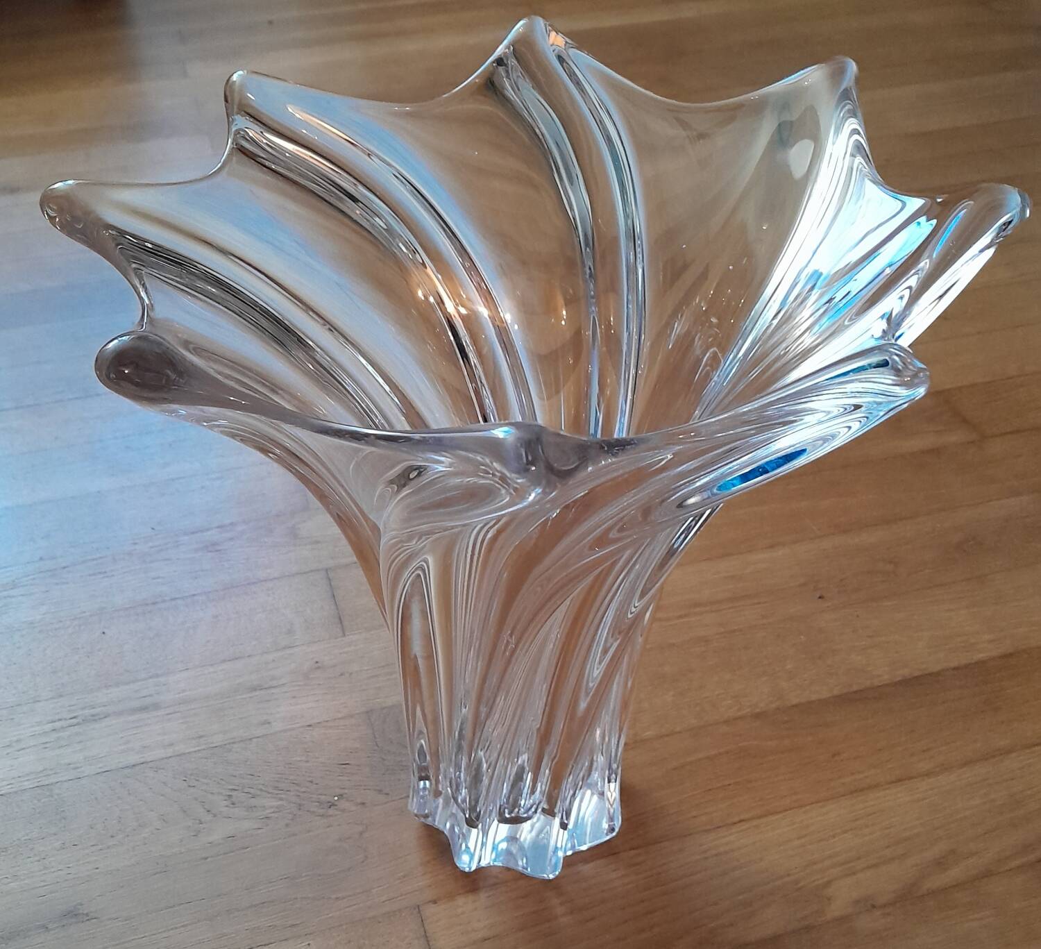 Large Vannes crystal vase - tulip shape