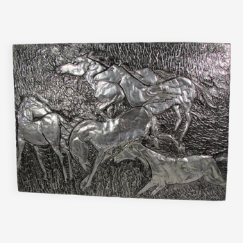 Spun metal plate in spun aluminum: horse racing