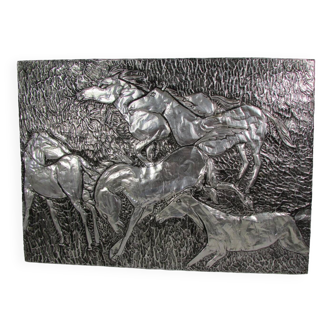 Spun metal plate in spun aluminum: horse racing