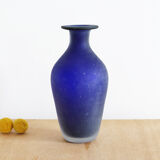 Vase en pâte de verre bleu foncé