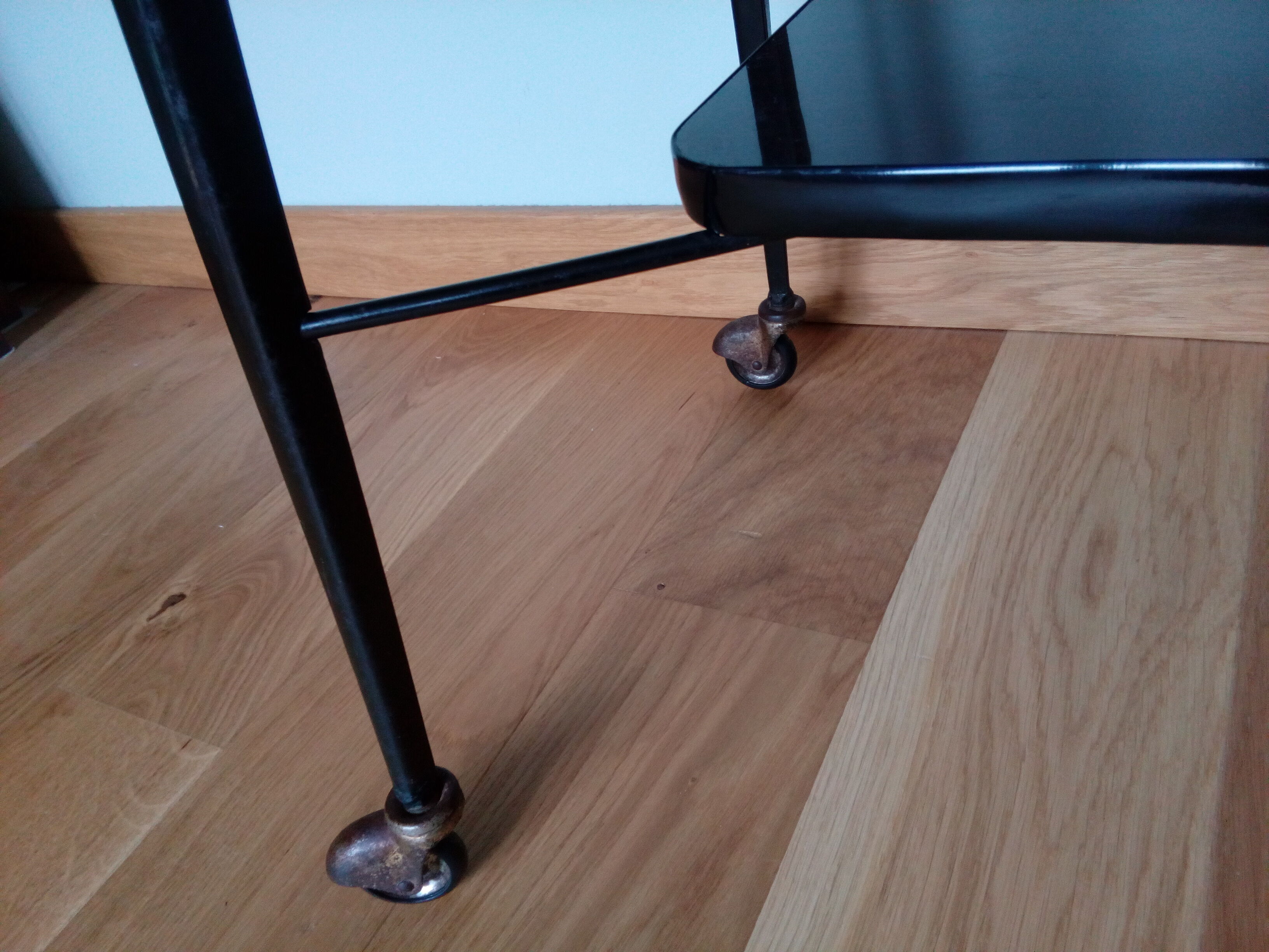 Desserte roulante en métal et formica