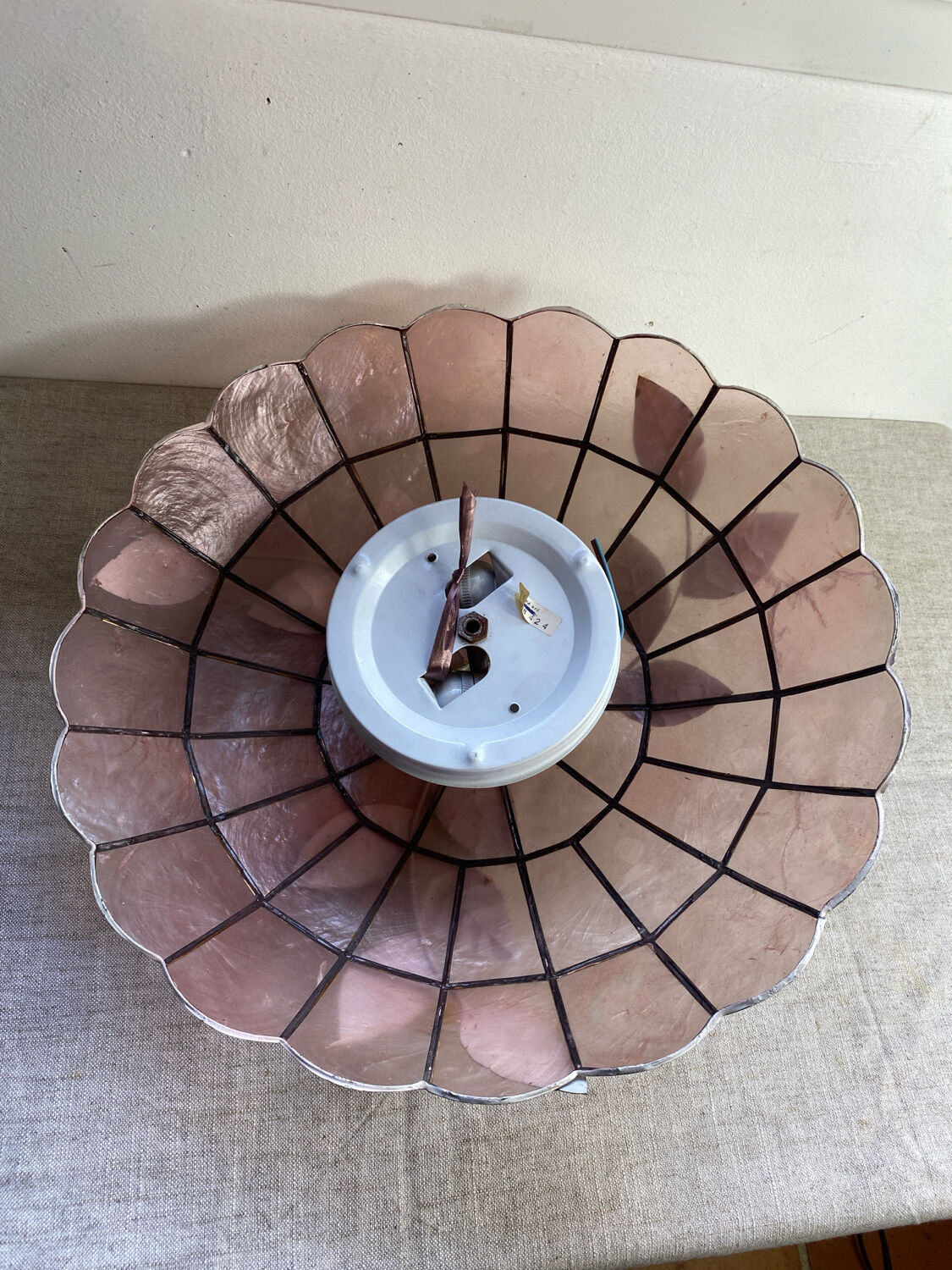 Plafonnier en nacre et métal