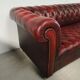 Canapé Chesterfield cuir rouge capitonné