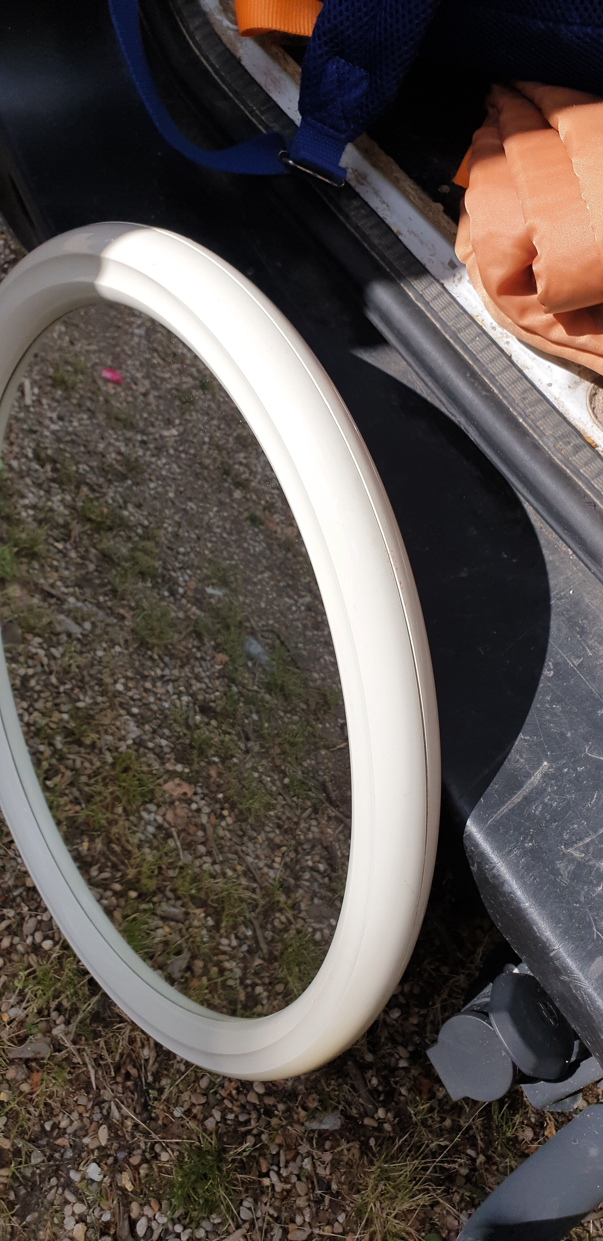 Seventies oval frame