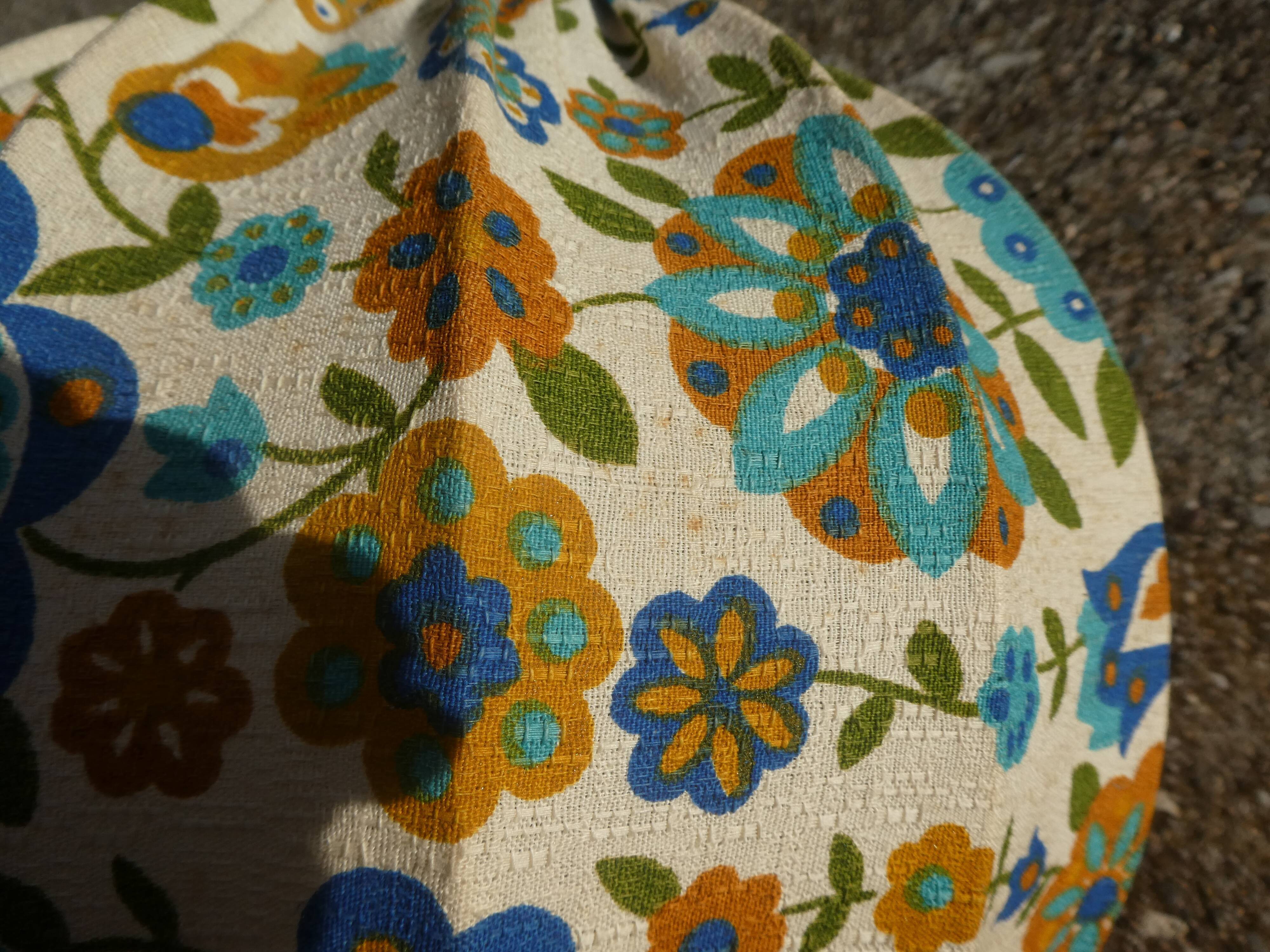 Suspension vintage tissu à fleurs bleues et oranges