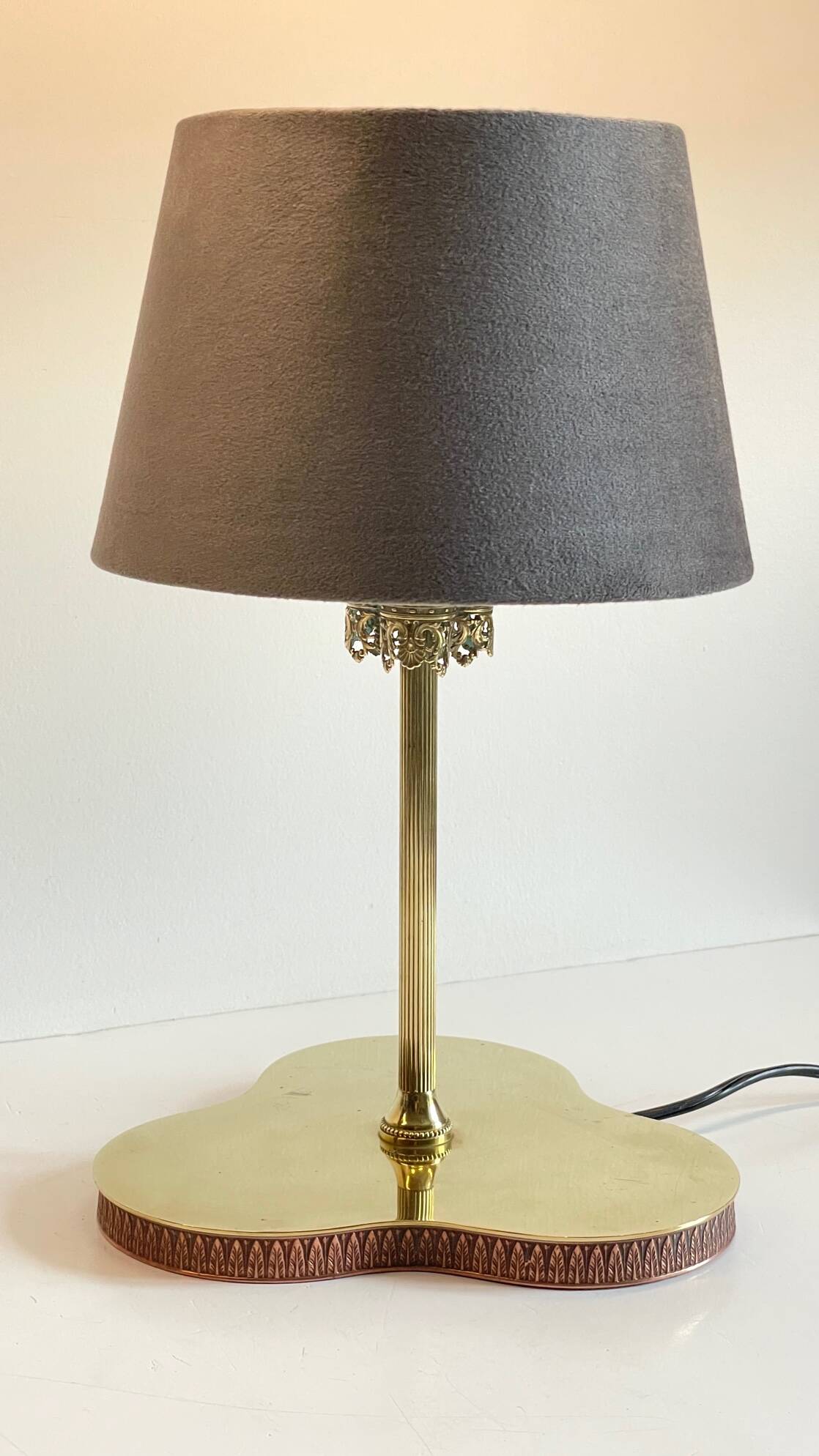 Solid brass vintage clover lamp