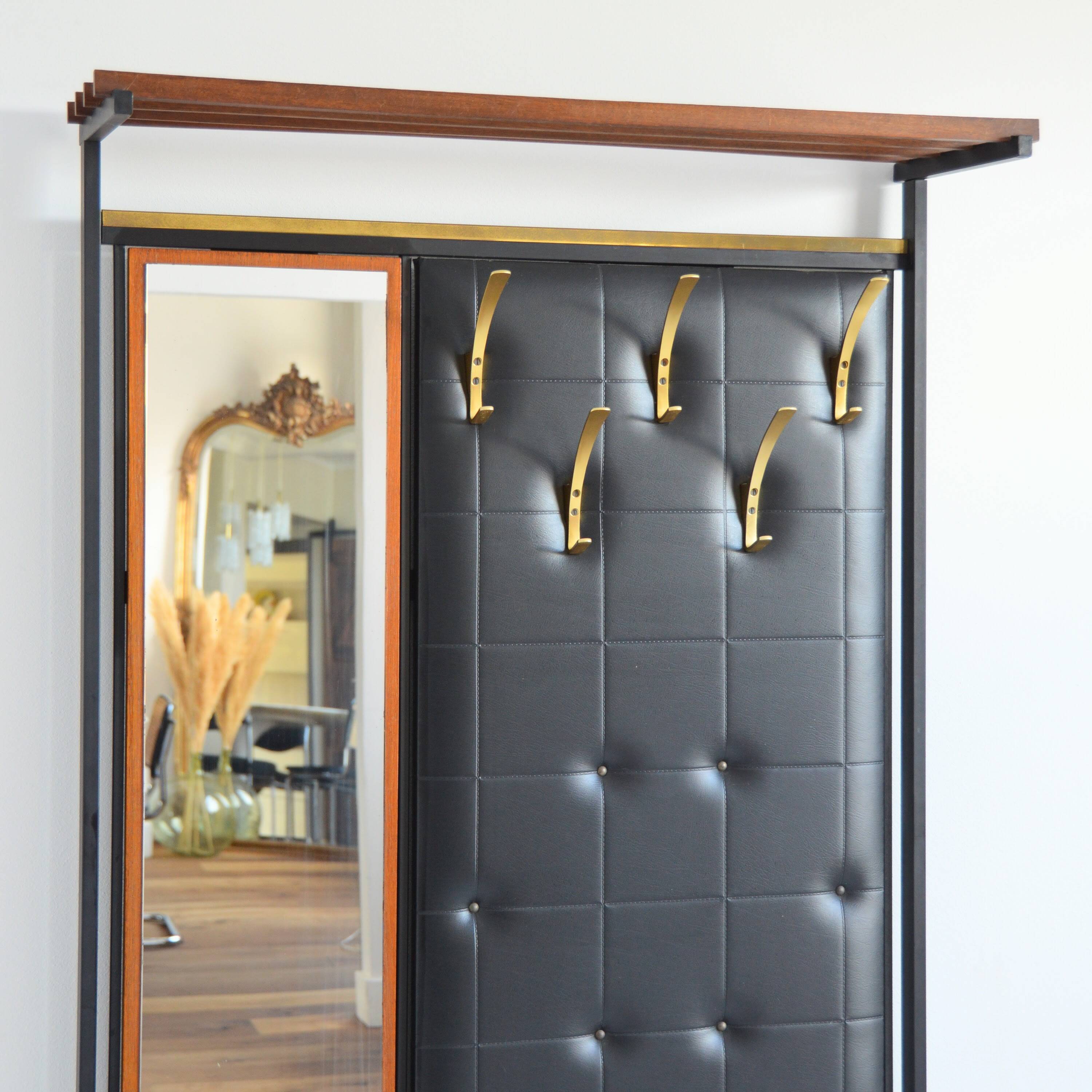 Entrance hall / Coat rack / Scandinavian hats from the 50s / 60s
