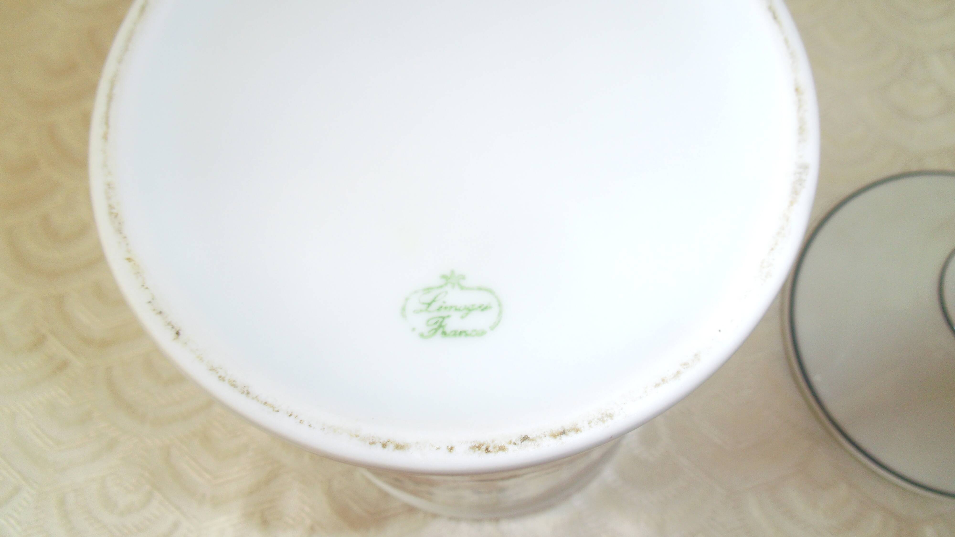 Medicine jar. Limoges porcelain. Large model