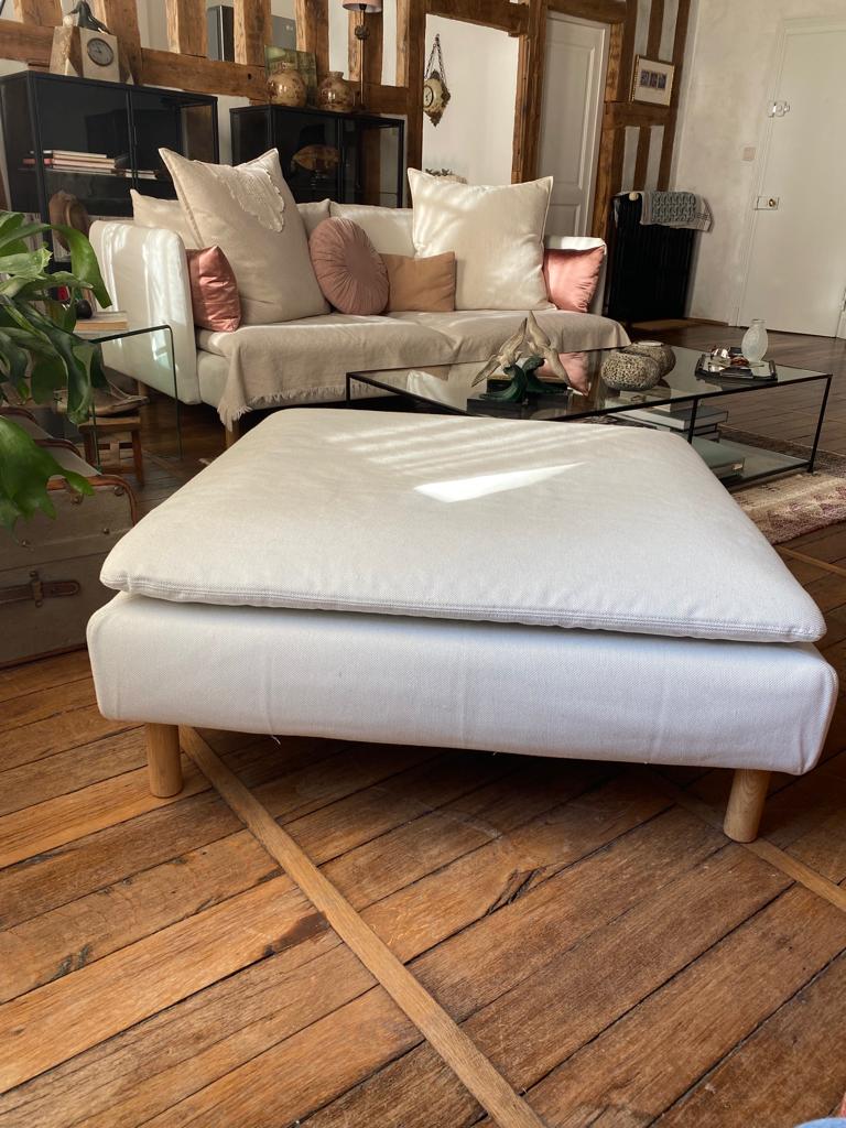 Pouf Footrest in white fabric model SÖDERHAMN IKEA.