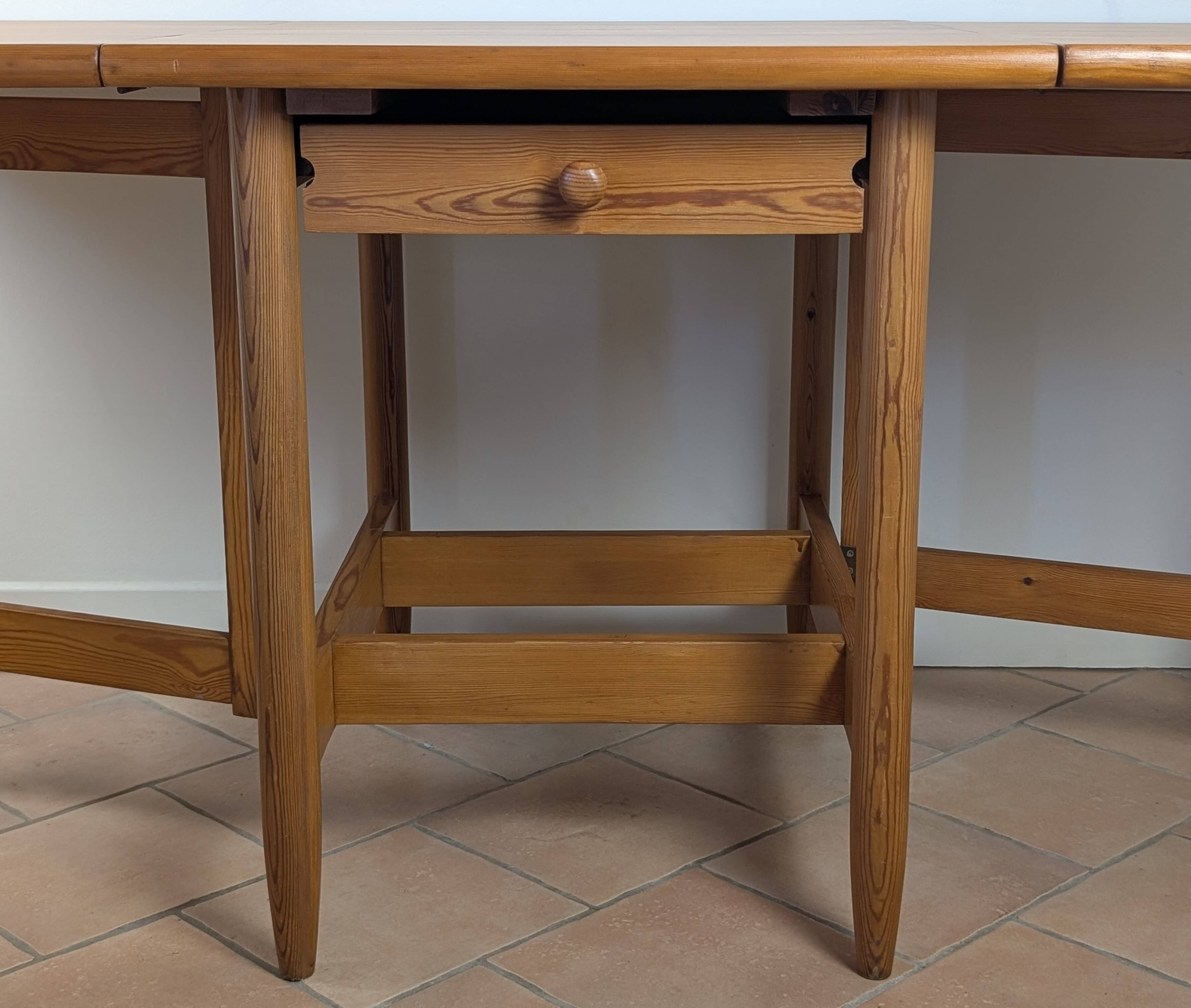 Table en pin massif Eero Aarnio