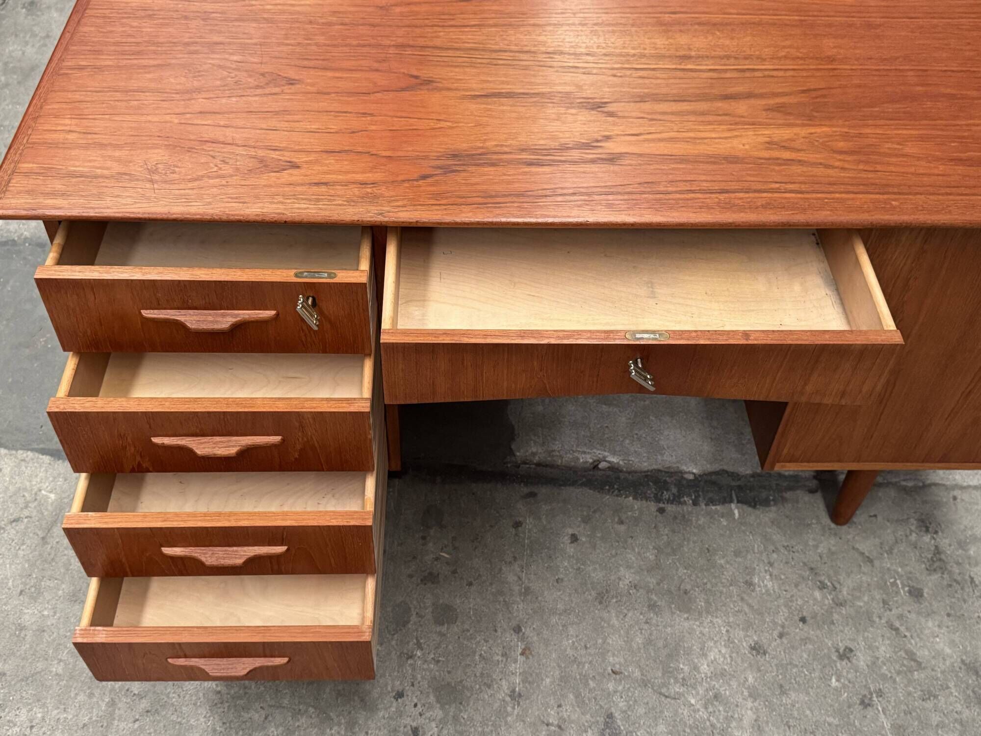 Bureau scandinave vintage en teck