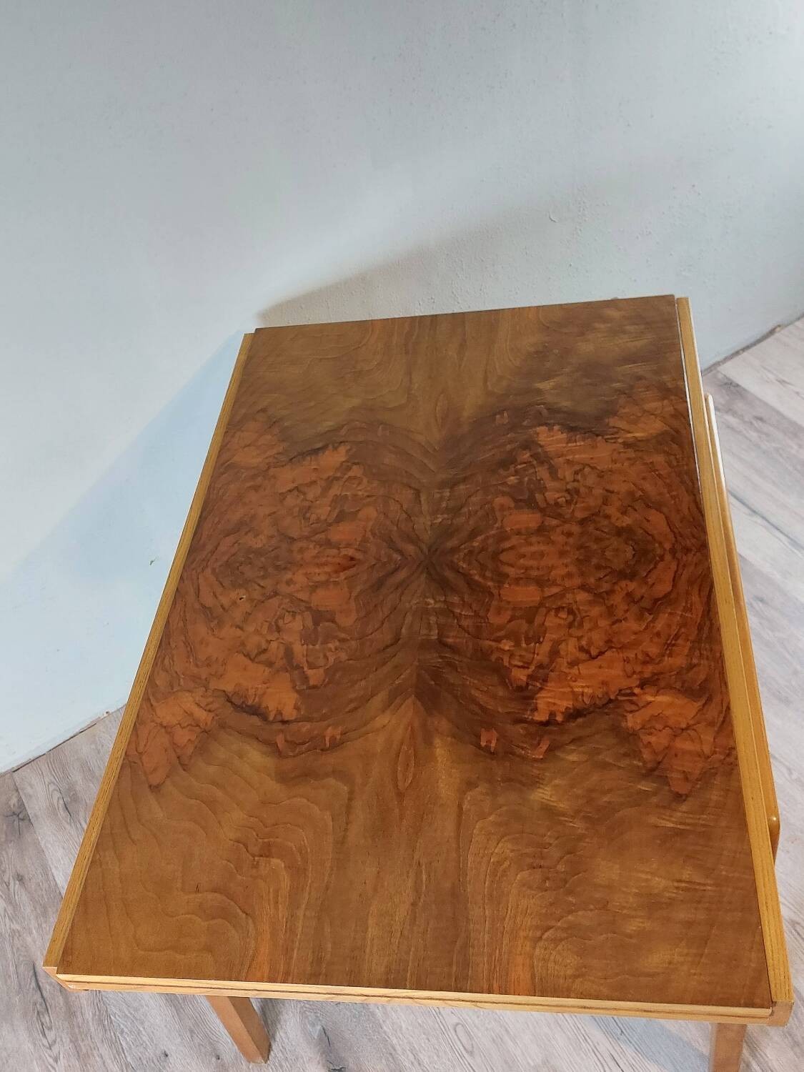 Table extensible en ronce de noyer, Vintage Tchèque 1960s
