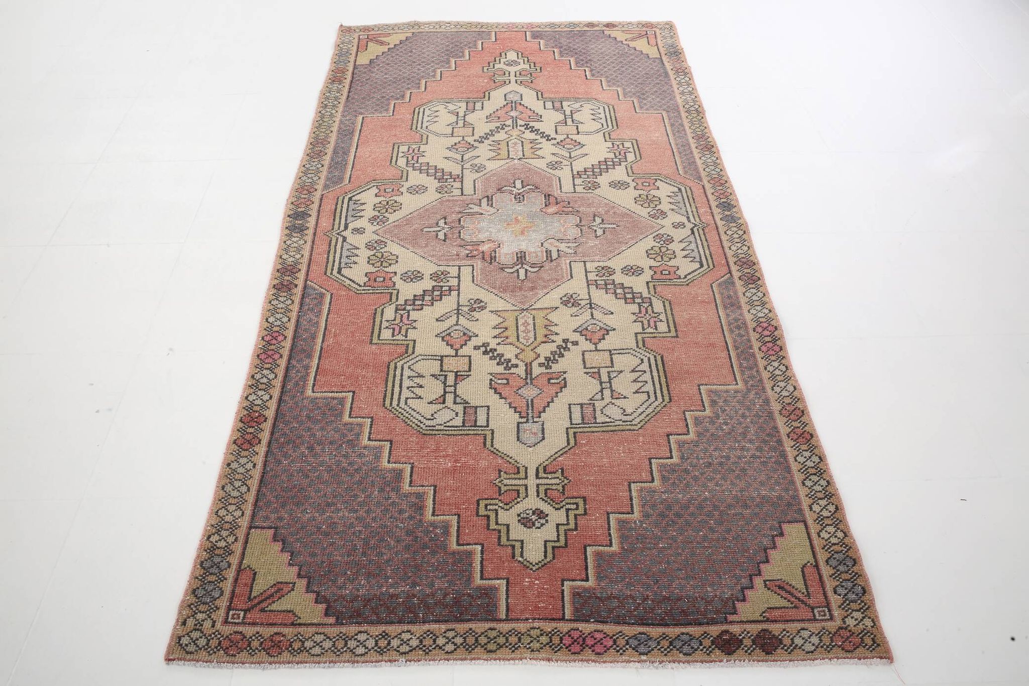 5x8 Vintage Faded Pink Persian Vintage Rug, 137x247Cm
