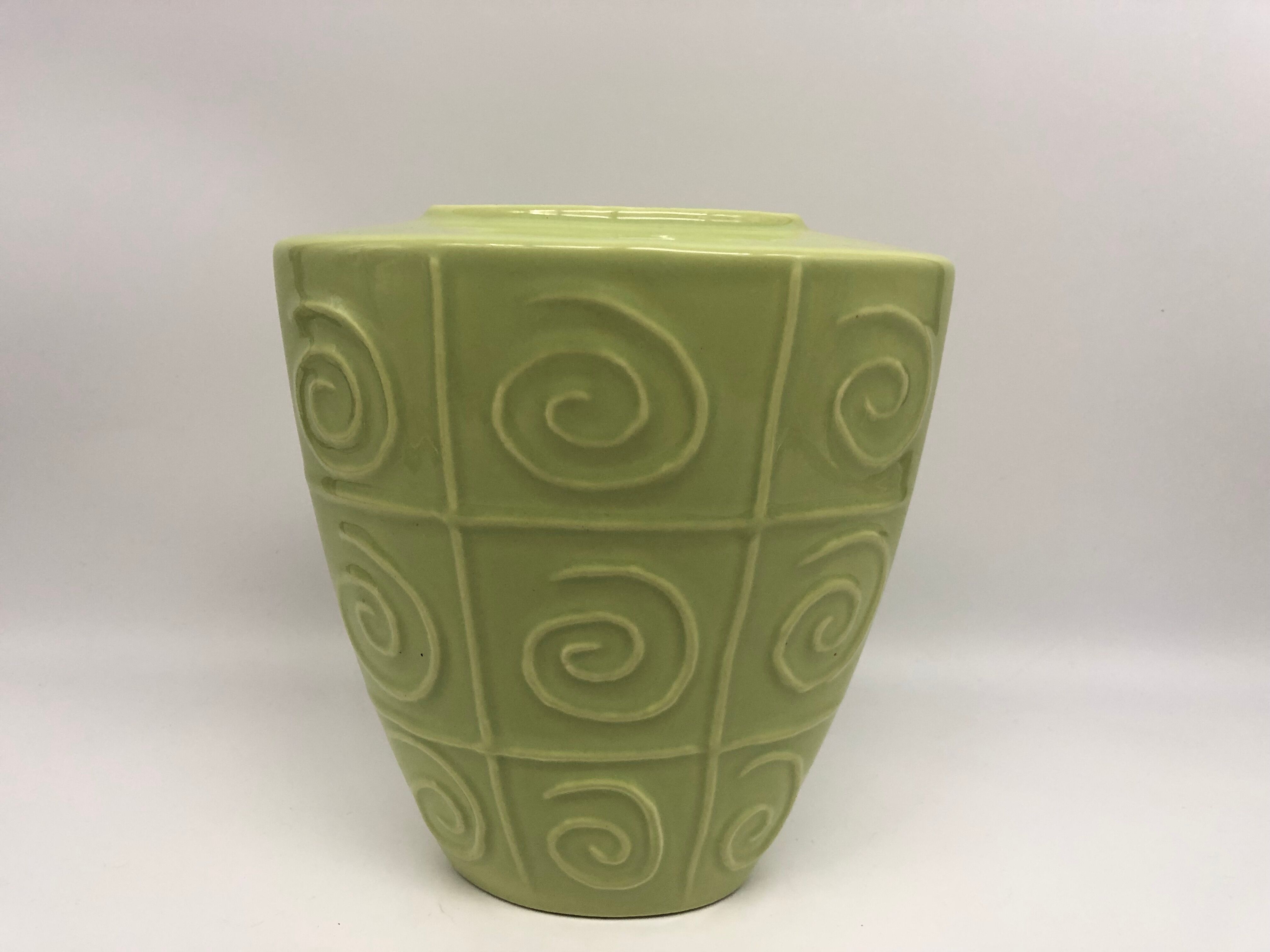 Ceramic vase with relief pattern