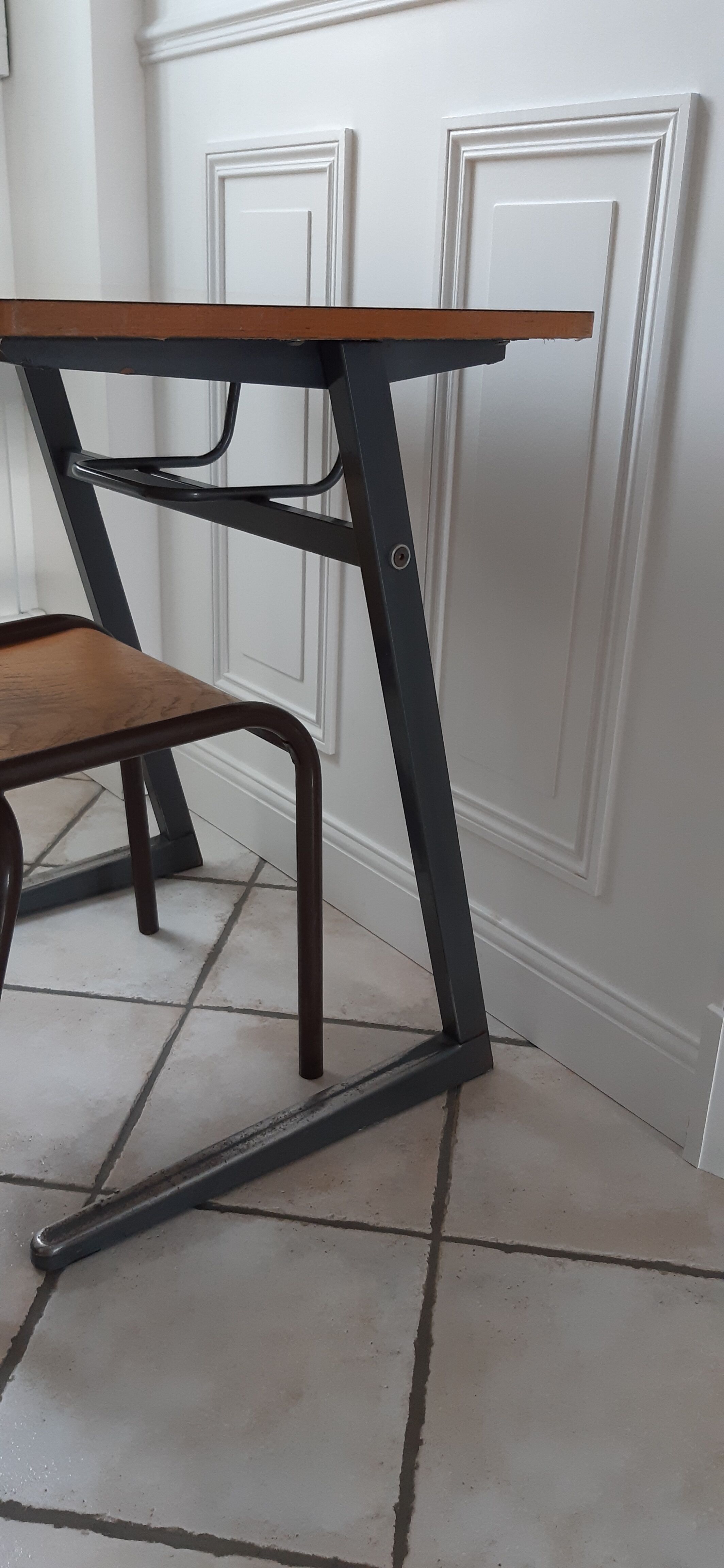 Desk and chair in school formica 60s-70s