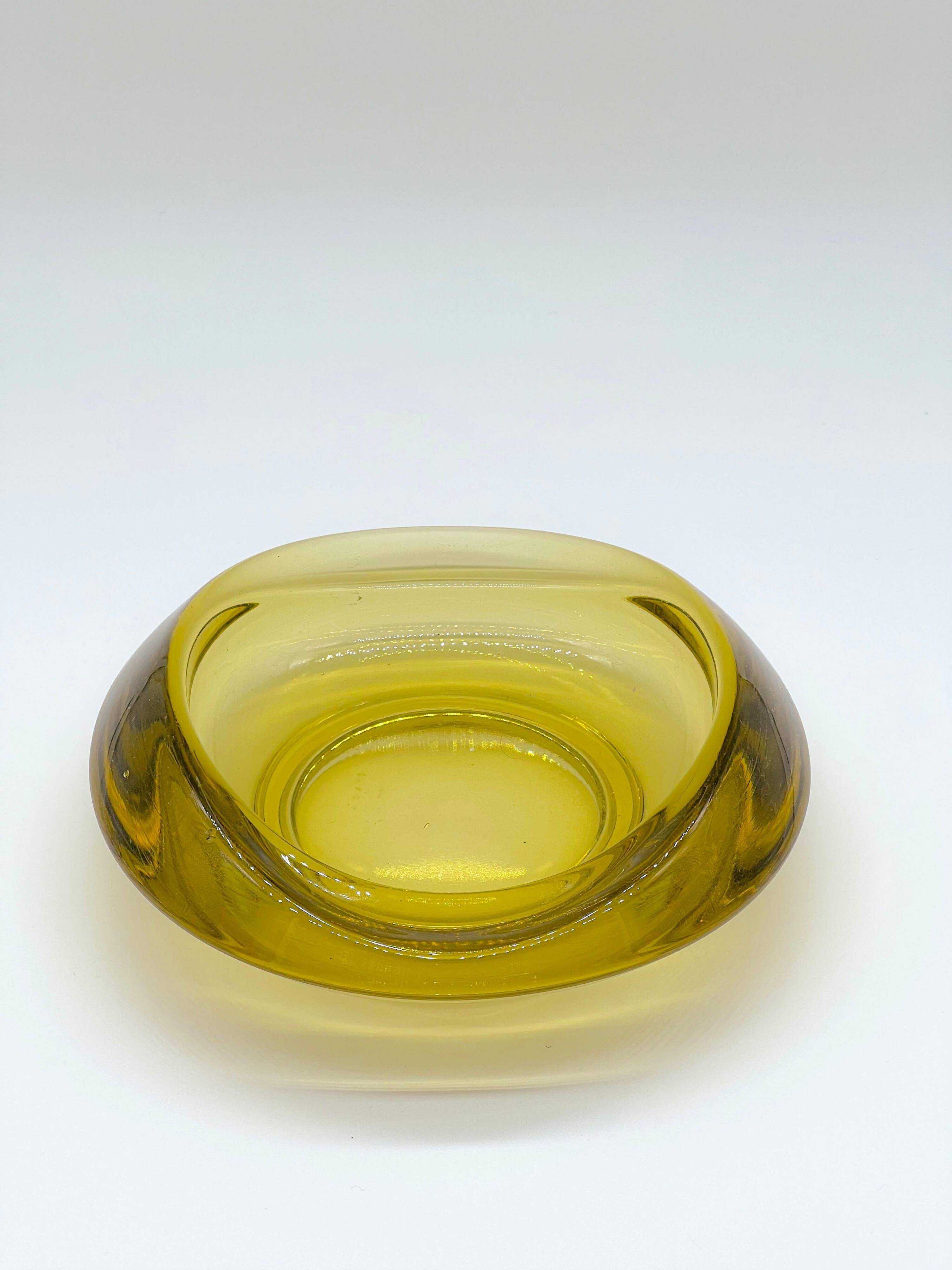 Bright Yellow Murano Sculptural Bowl , perfect to decorate your coffee tables !