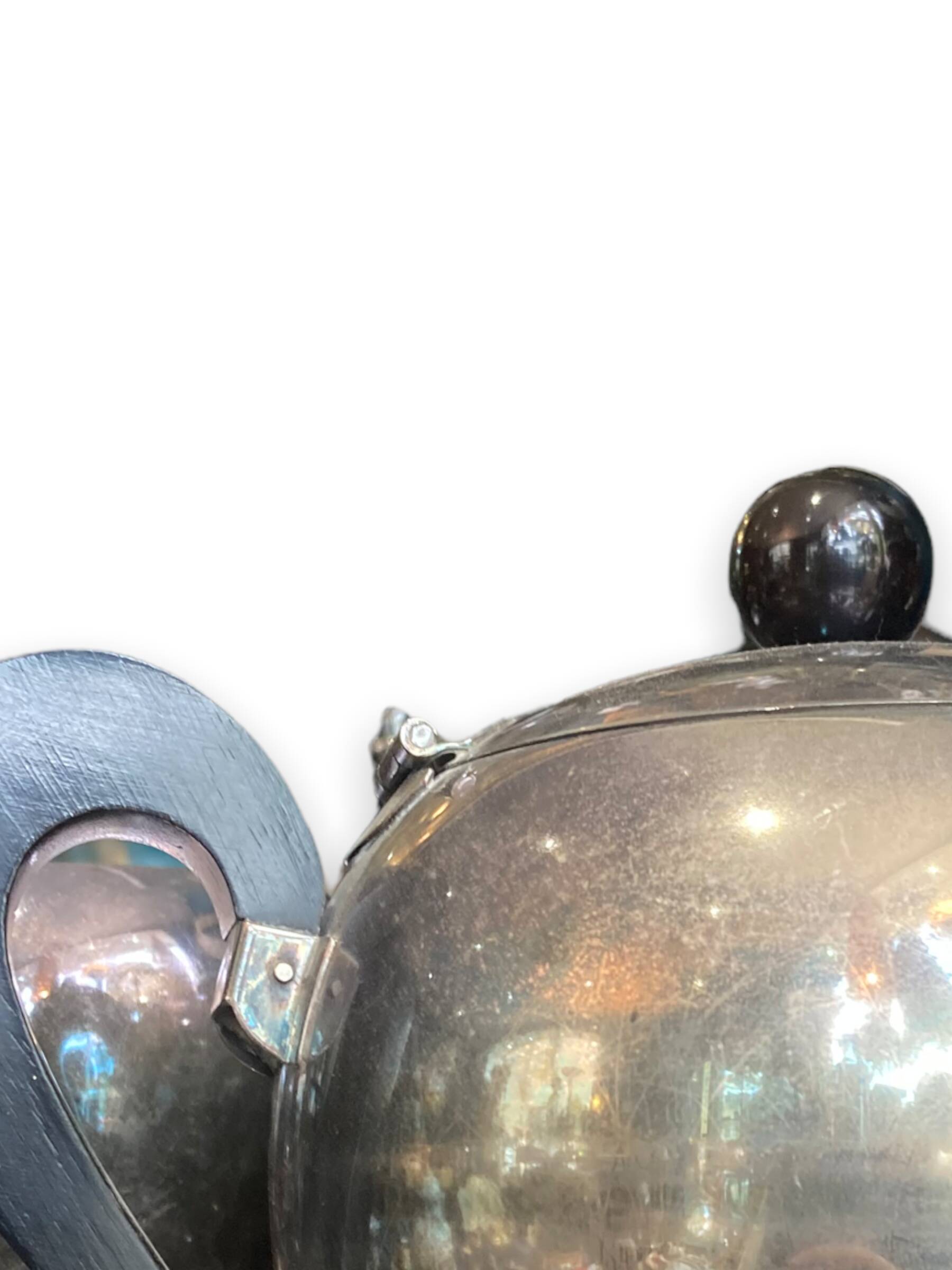 Tea or coffee service model "Bombè" by Alessi