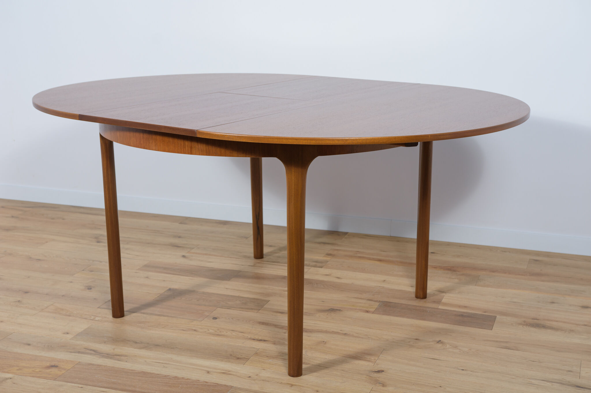 Round Extendable Dining Table from McIntosh, 1960s