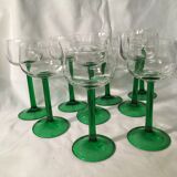 9 glasses of white wine (green feet)