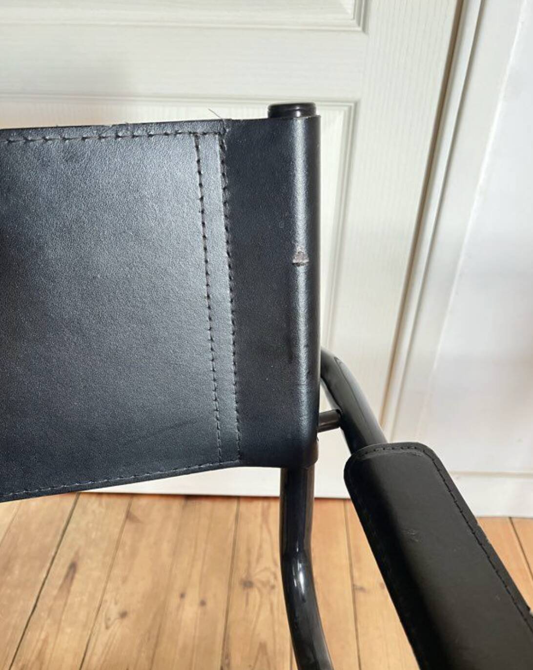 Pair of Cantilever armchairs in leather and black tubular - 1970s