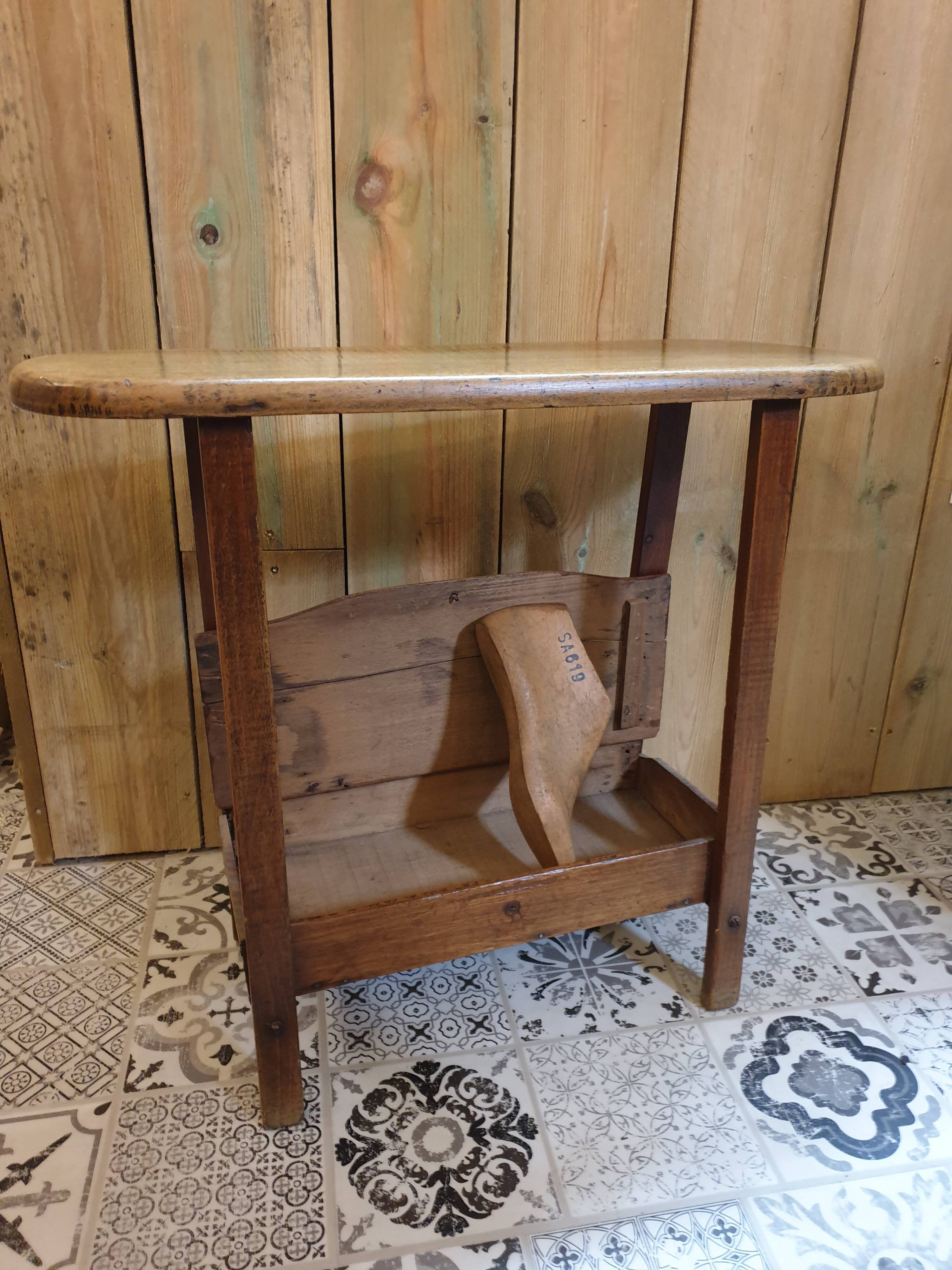 Shoeshine chest bench