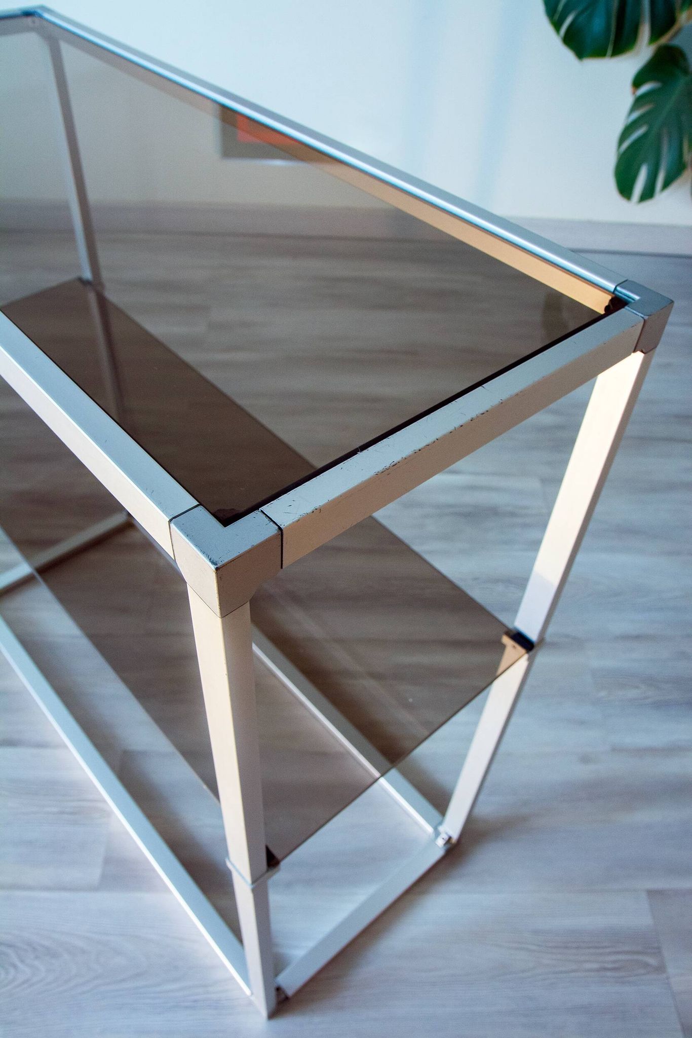 Console/étagère aluminium et verre fumé 1970-80