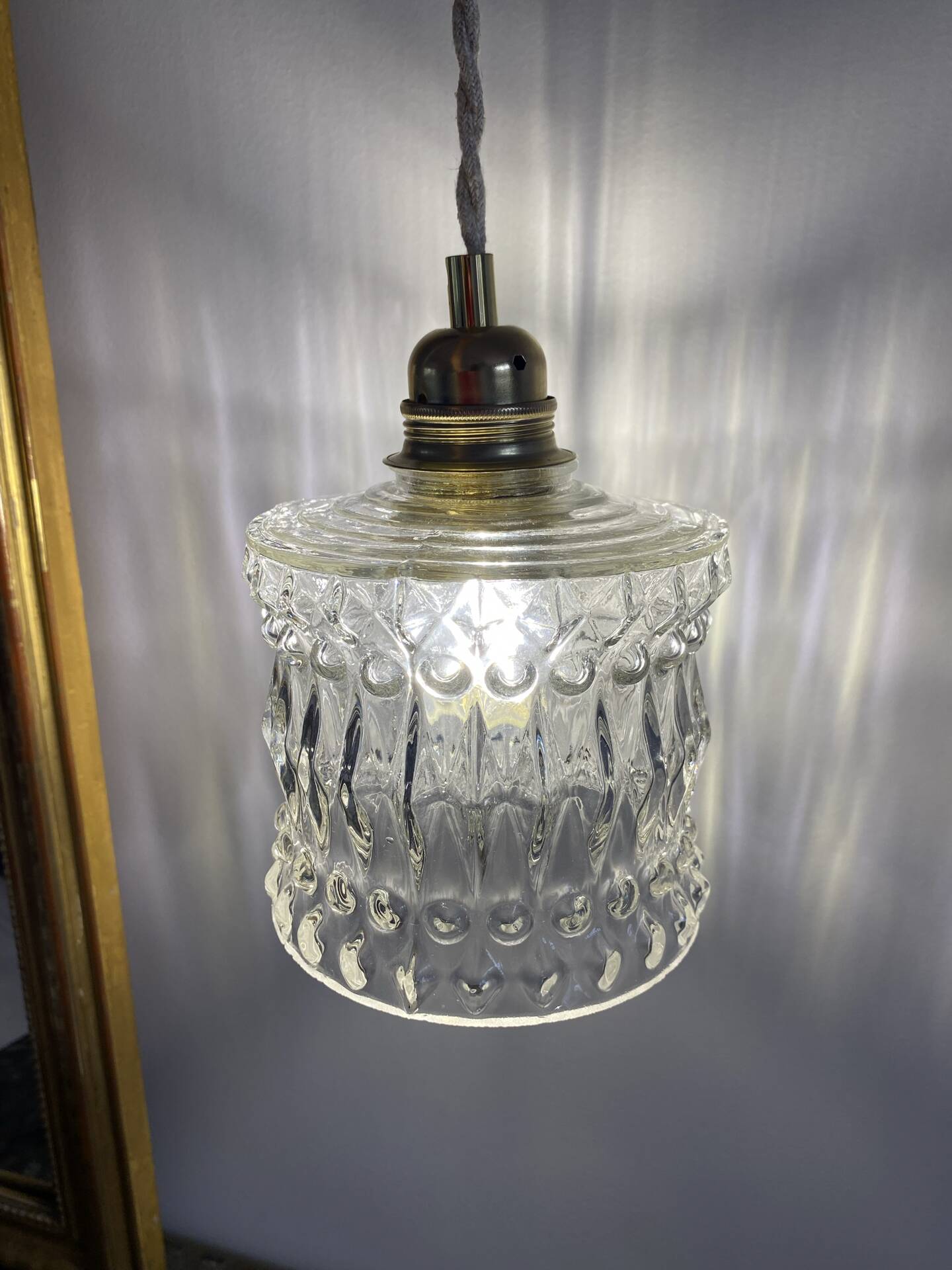 Suspension with vintage glass globe