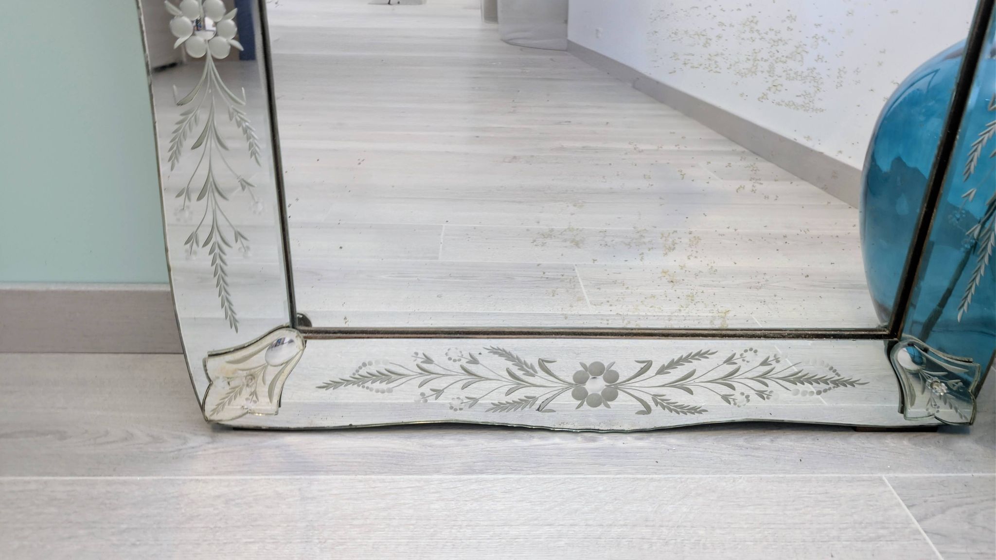 Large antique Venetian mirror – Murano flowers and engravings – 123 x 75 cm