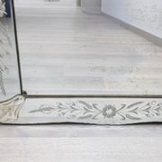 Large antique Venetian mirror – Murano flowers and engravings – 123 x 75 cm