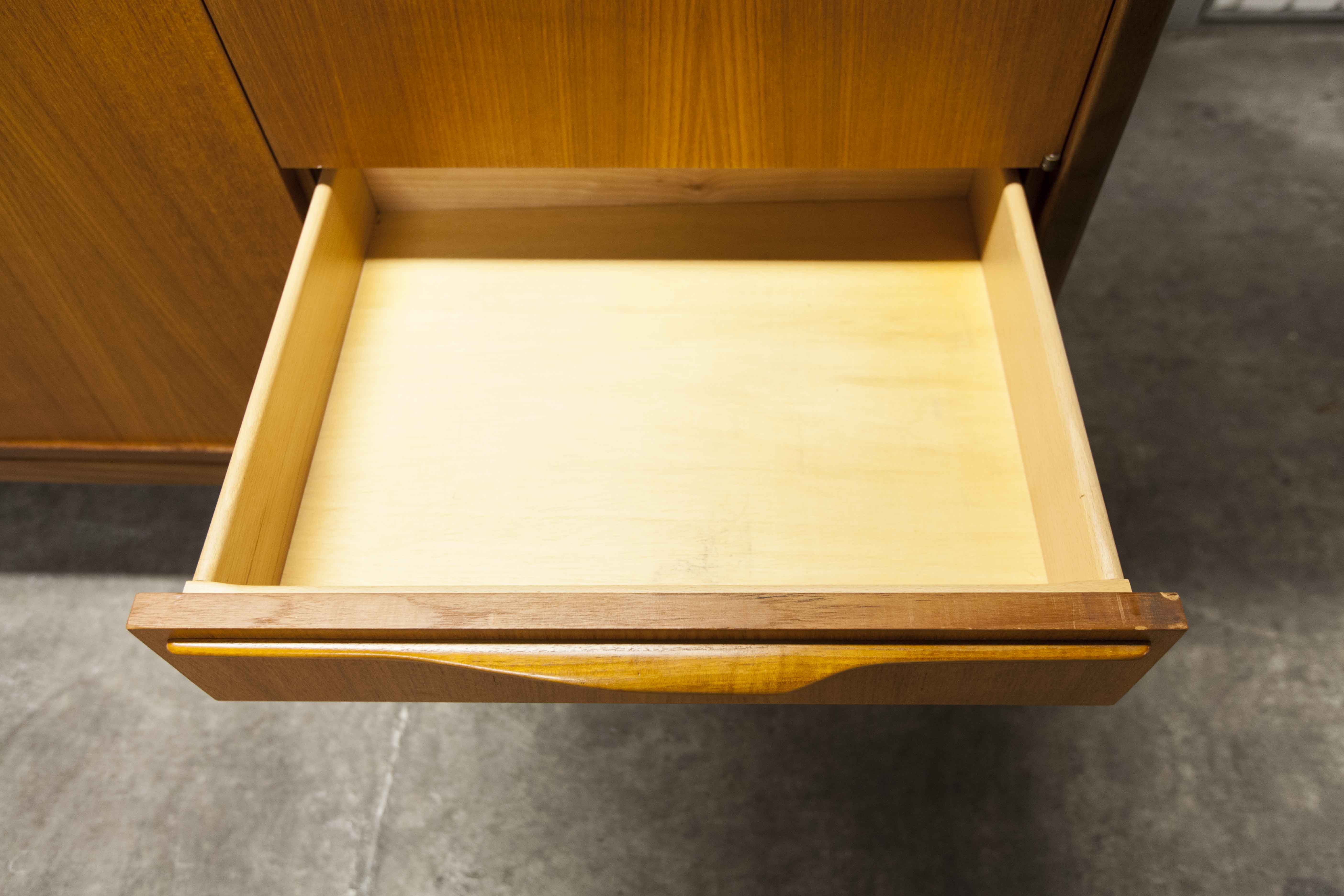 Armoire scandinave en teck 1969 NF Ameublement 202